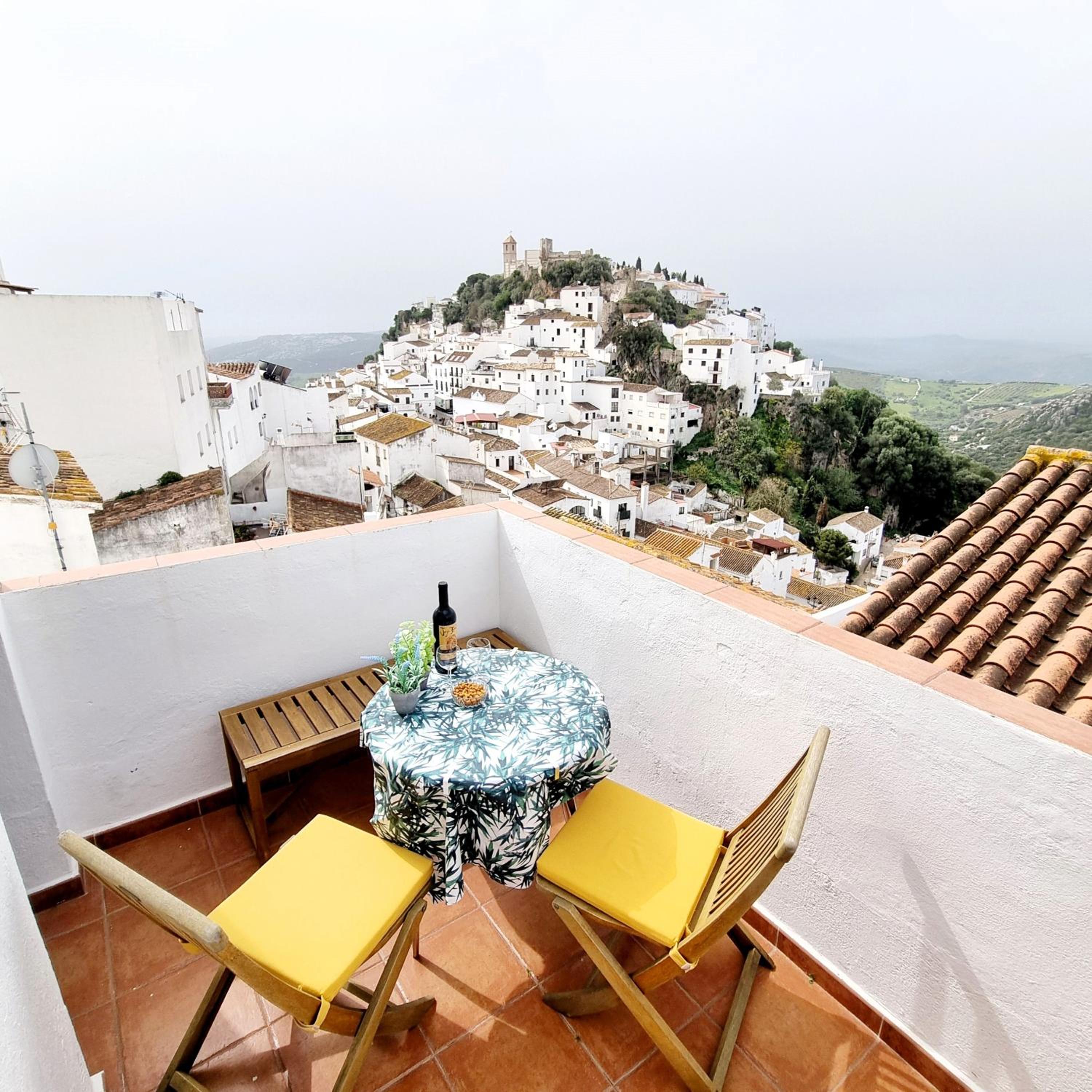 Hotel Casares castle view - Image 1