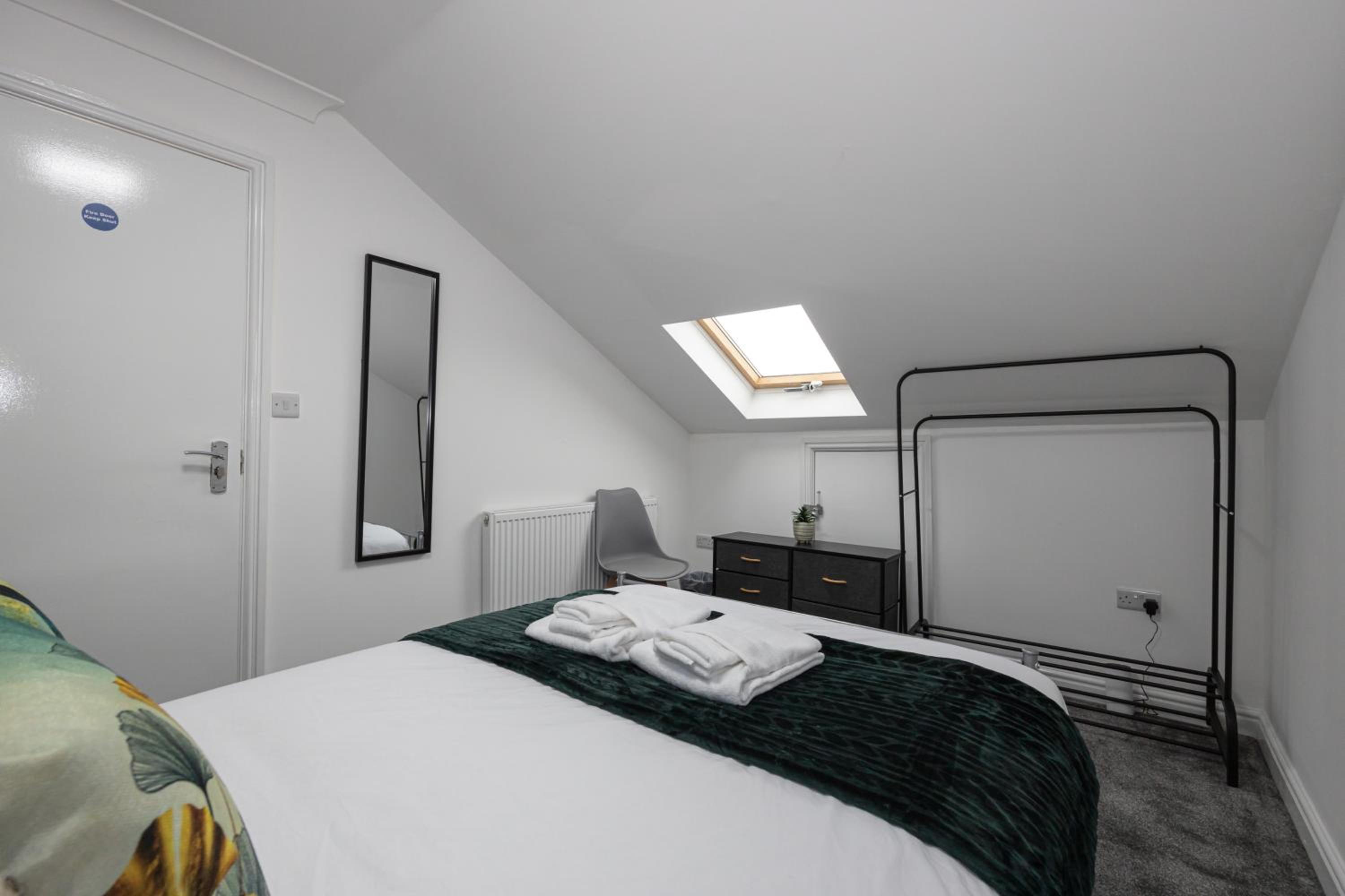Huge 6BR Manchester Home Sleeps 12 Near City!