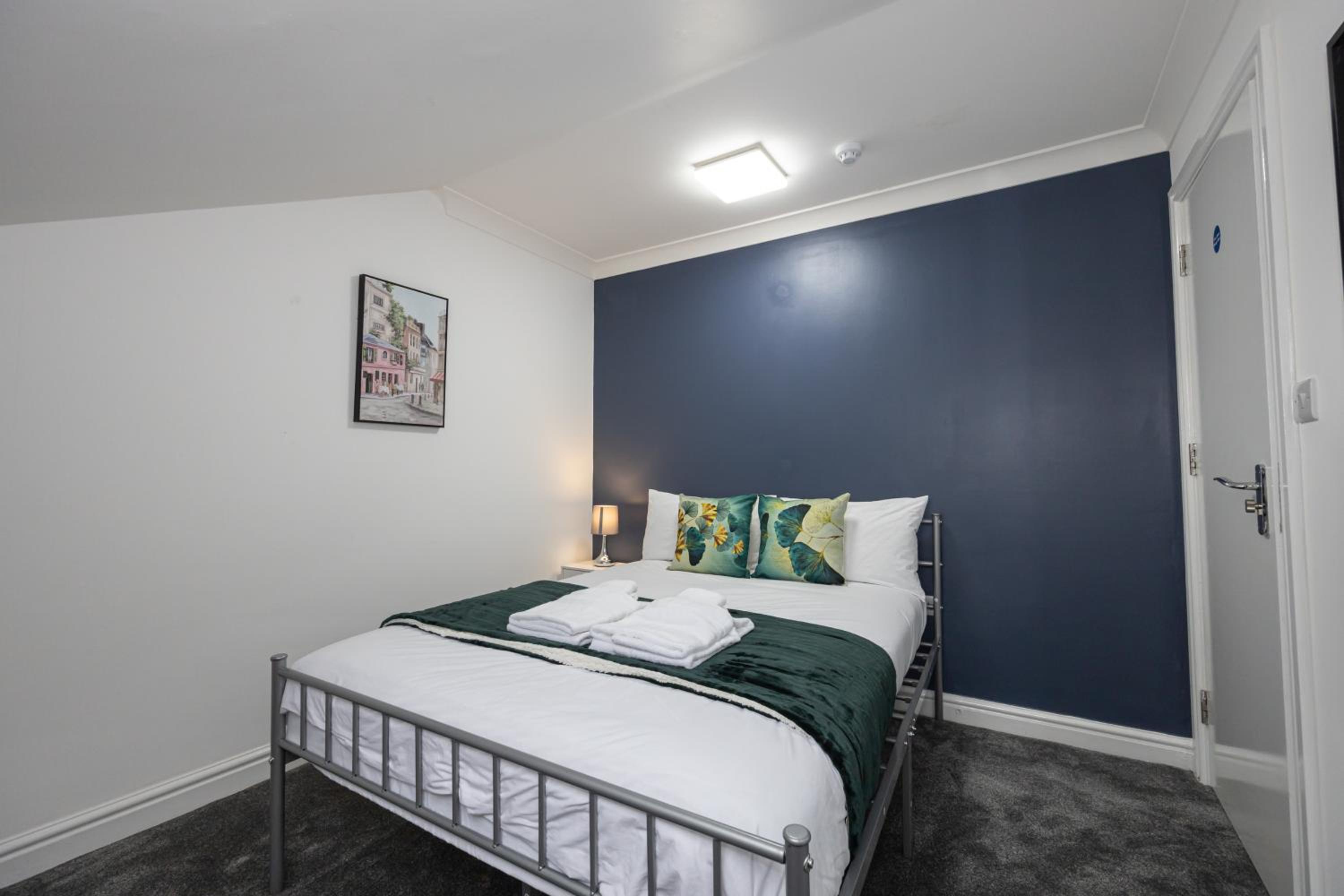 Huge 6BR Manchester Home Sleeps 12 Near City!