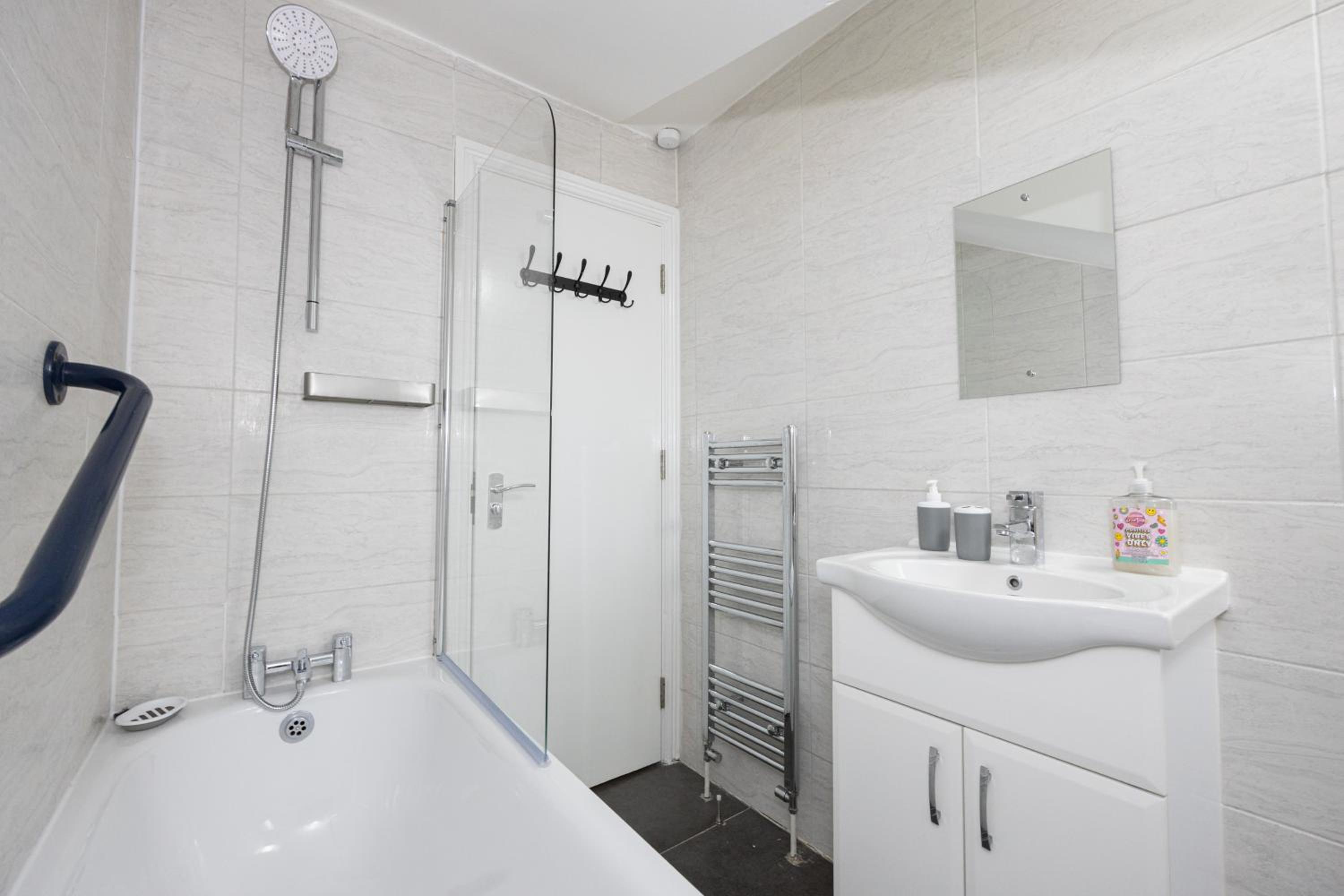 Huge 6BR Manchester Home Sleeps 12 Near City!