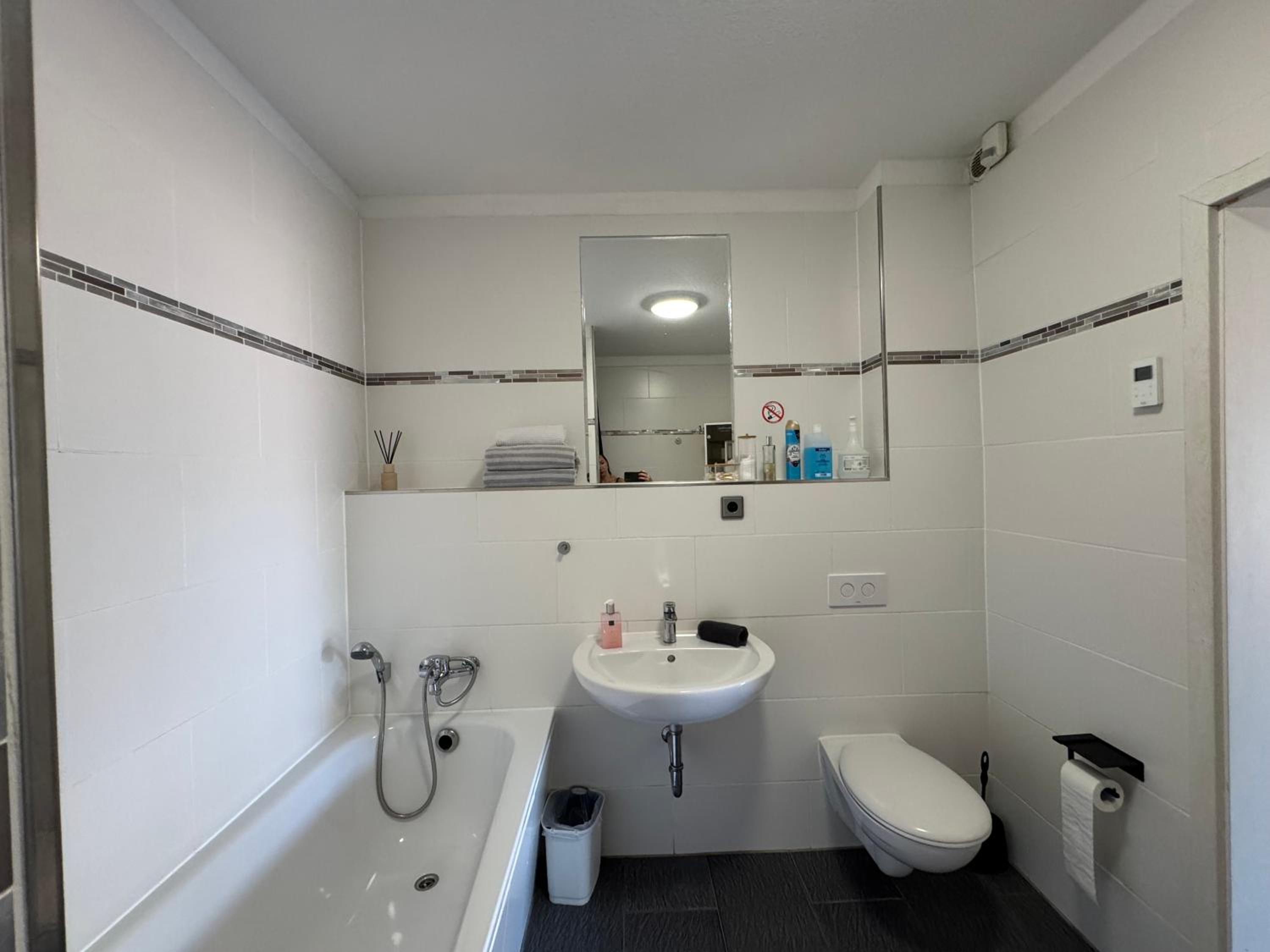 Modern House Gehrden 2, bis 4 Person, Contactless Check-in, free parking, Vollsaniert und Renoviert Dezember 2024