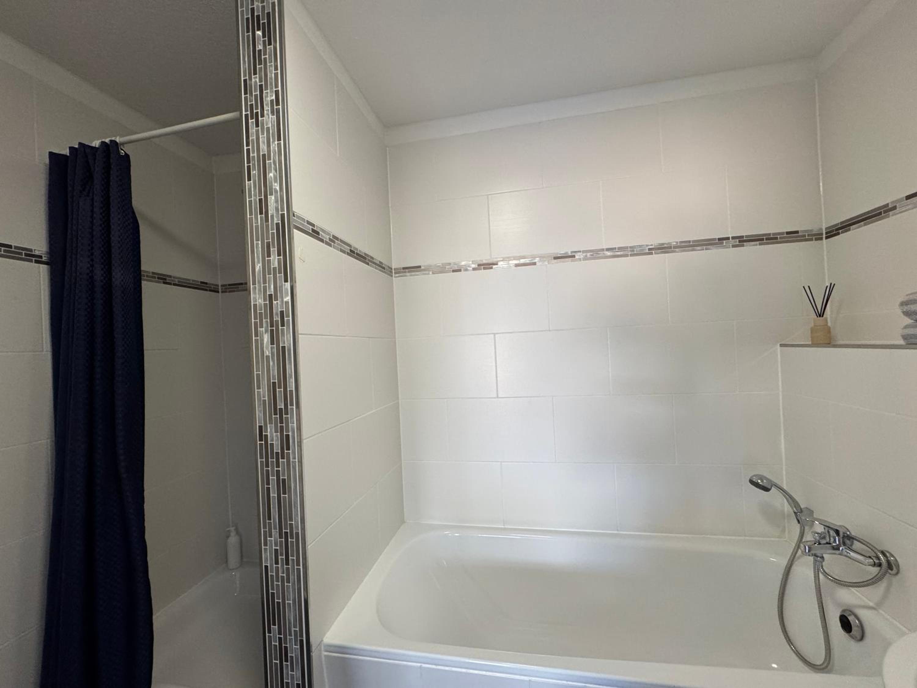 Modern House Gehrden 2, bis 4 Person, Contactless Check-in, free parking, Vollsaniert und Renoviert Dezember 2024