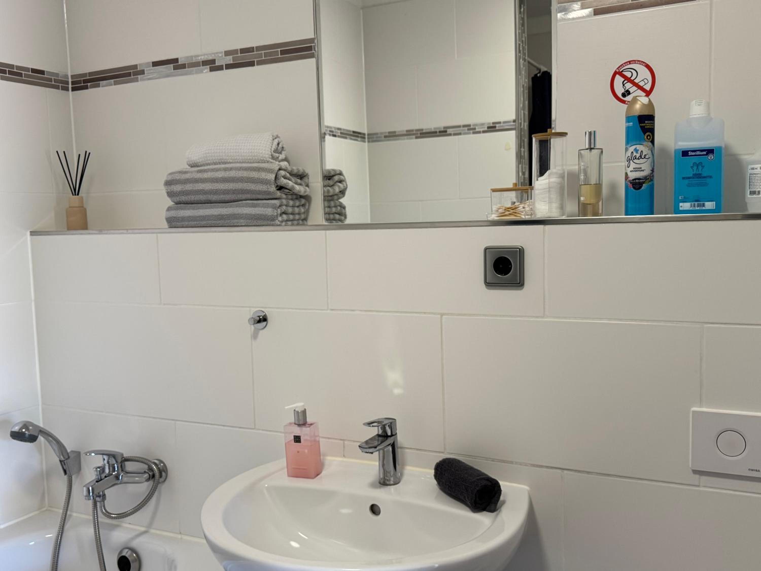 Modern House Gehrden 2, bis 4 Person, Contactless Check-in, free parking, Vollsaniert und Renoviert Dezember 2024