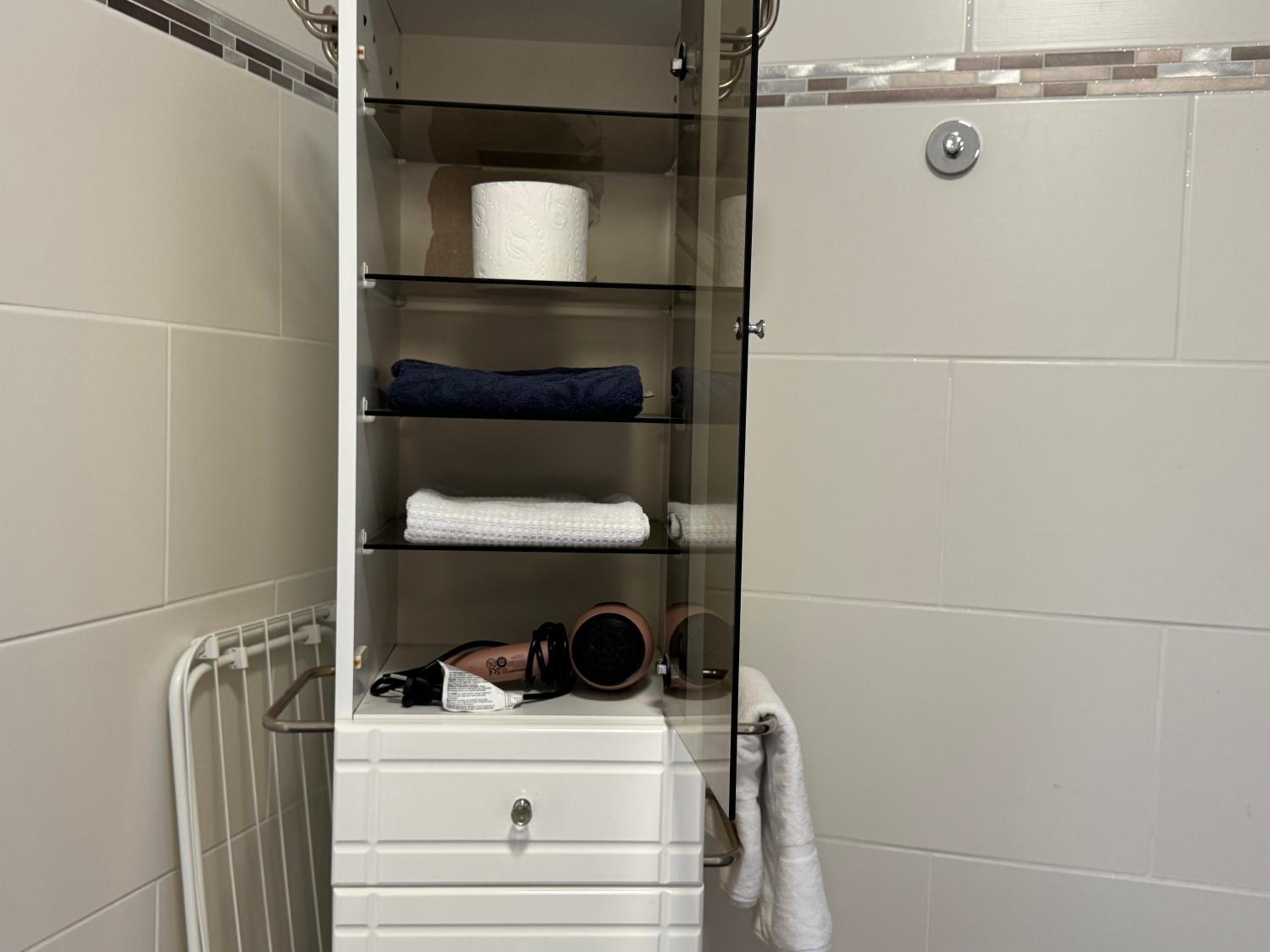 Modern House Gehrden 2, bis 4 Person, Contactless Check-in, free parking, Vollsaniert und Renoviert Dezember 2024