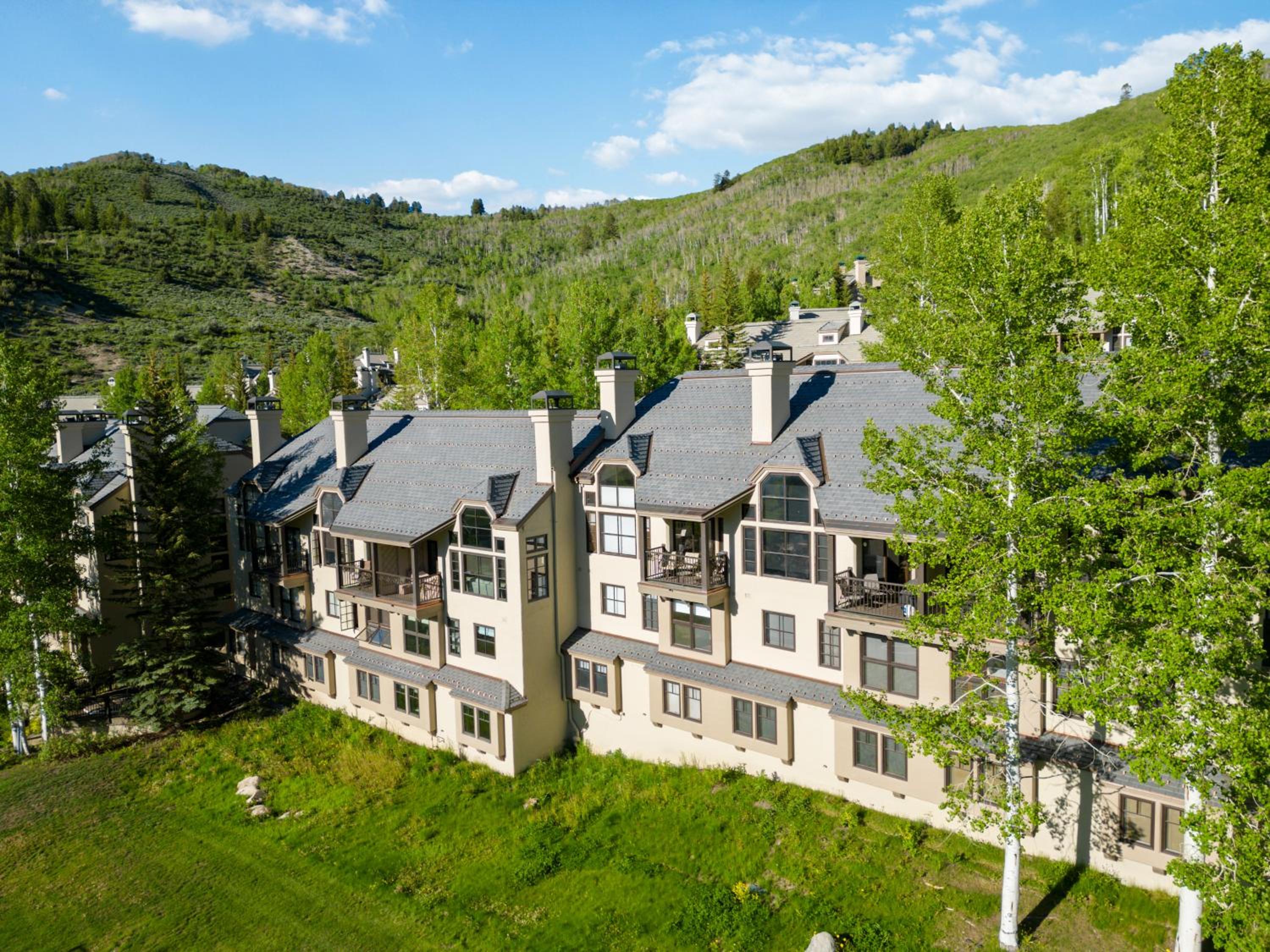 Meadows Townhome A1 by East West Hospitality