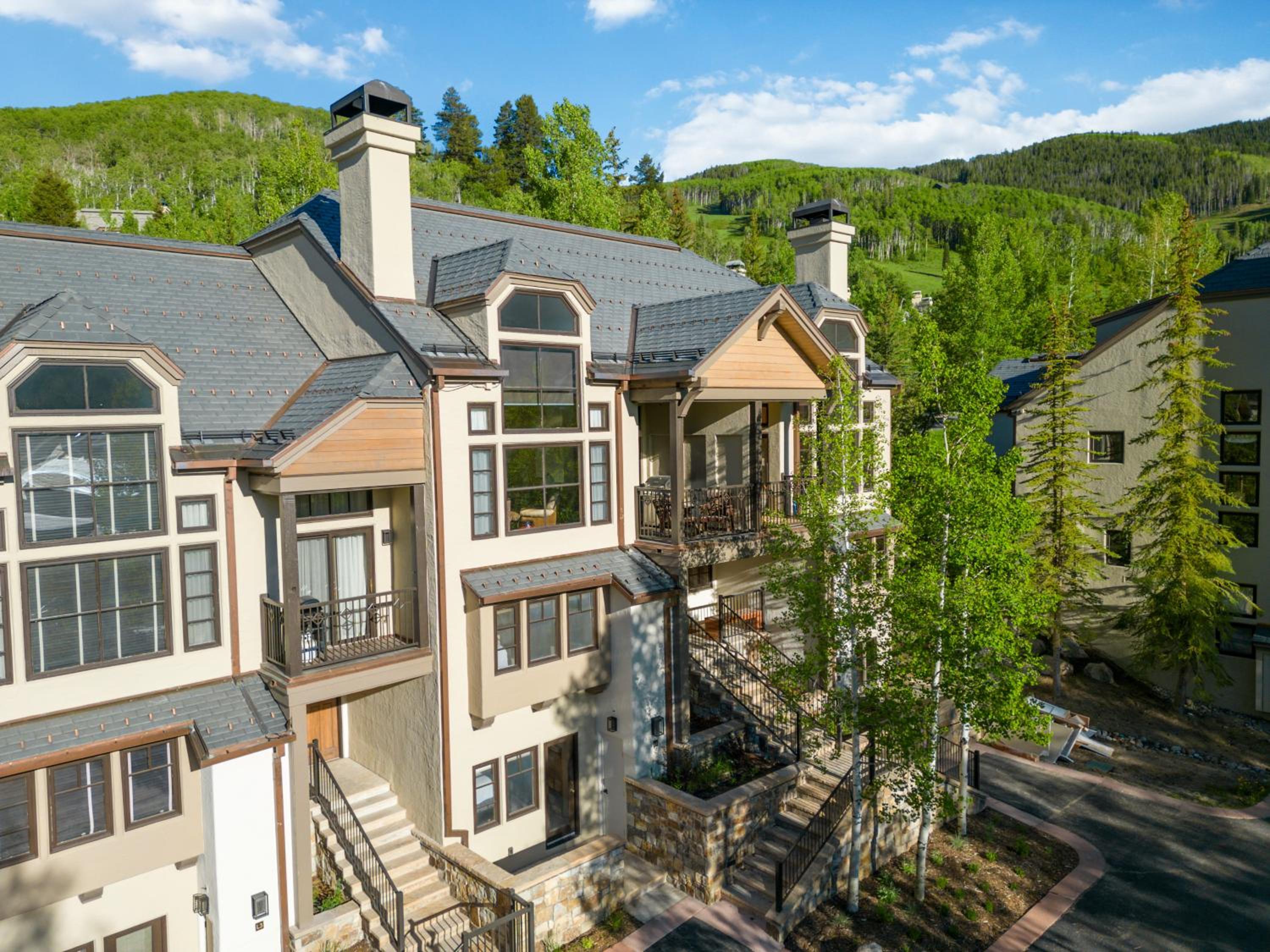 Meadows Townhome L4 by East West Hospitality view 5