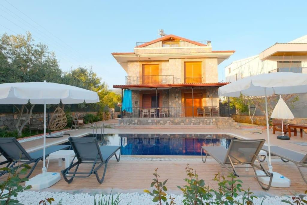 Tuzlu Sistem Havuzlu Luks Villa Fethiye view 4