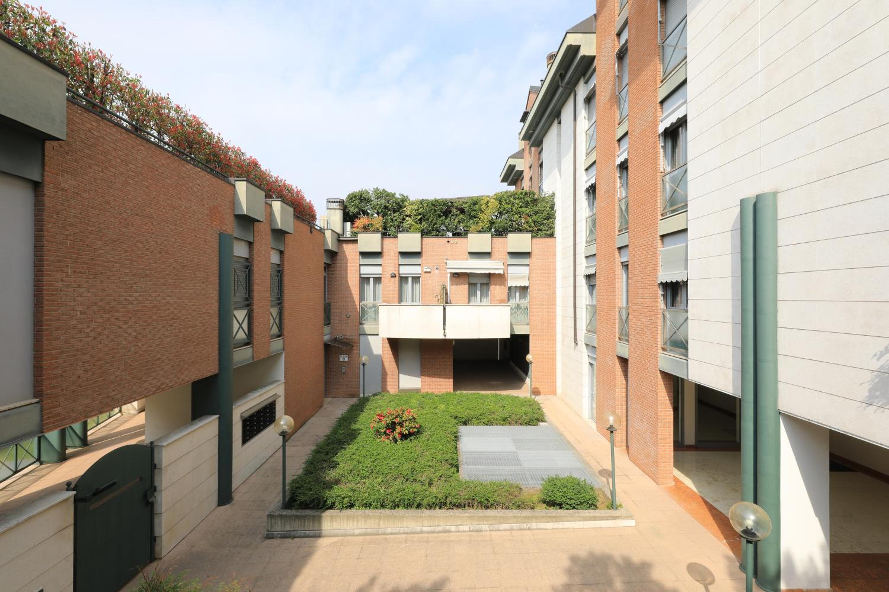 Central Luxury Apt w Garage Happy Home Bergamo 1