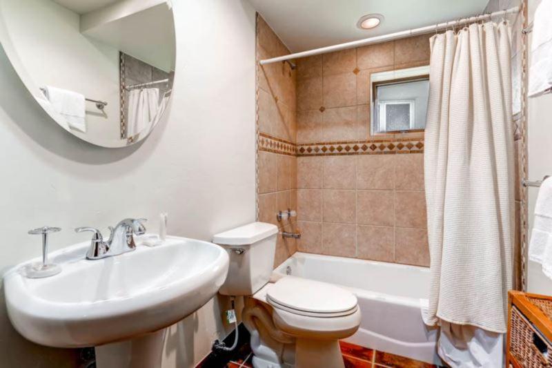Meadows Townhome N5 by East West Hospitality view 4