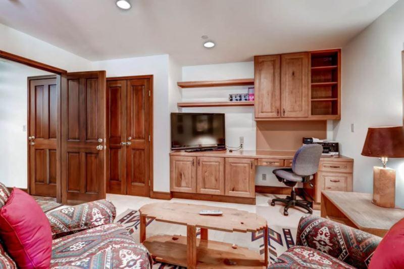 Meadows Townhome N5 by East West Hospitality view 3