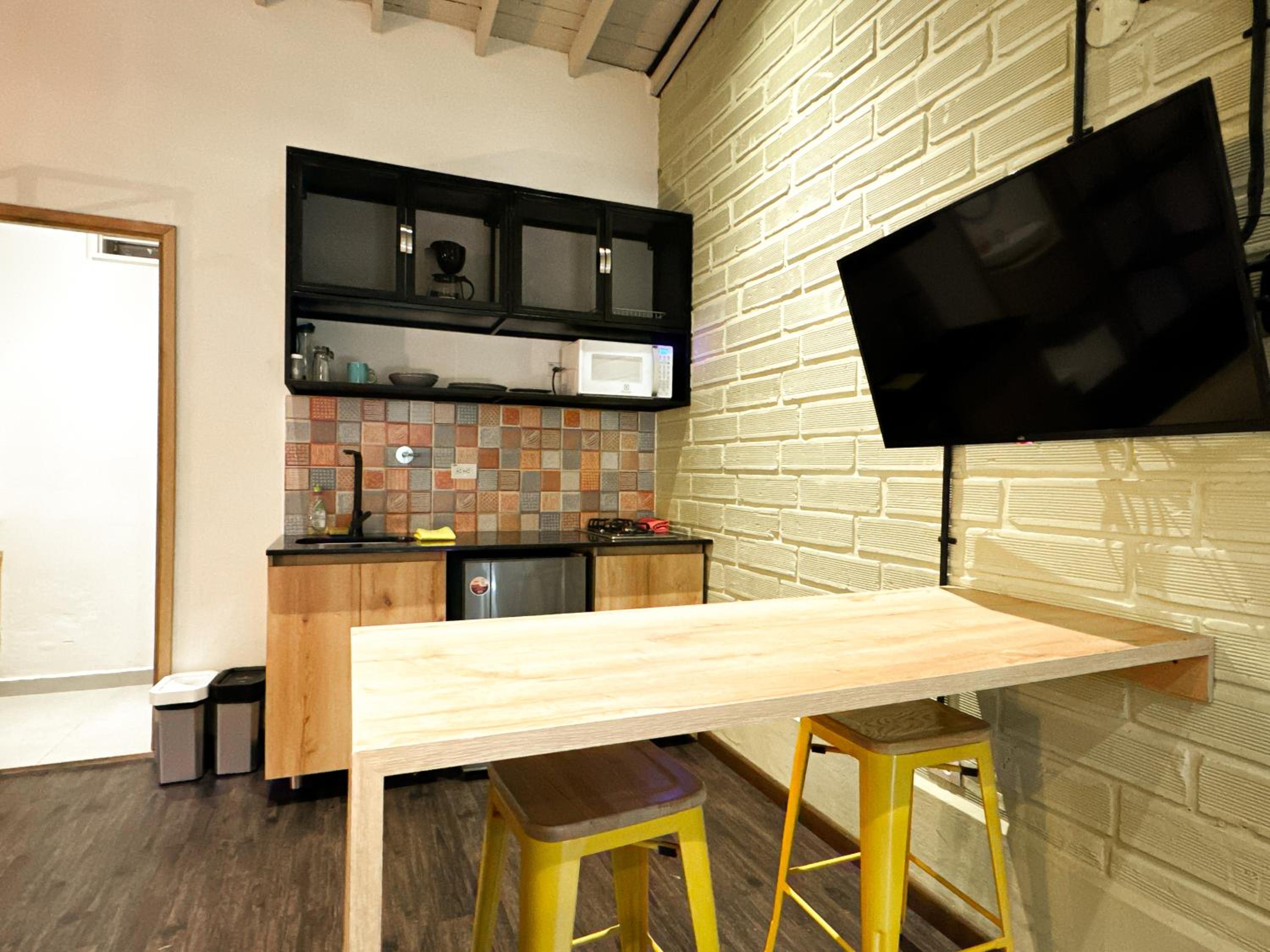 FRN101 Cozy loft located in a popular in Poblado By Roots Rentals