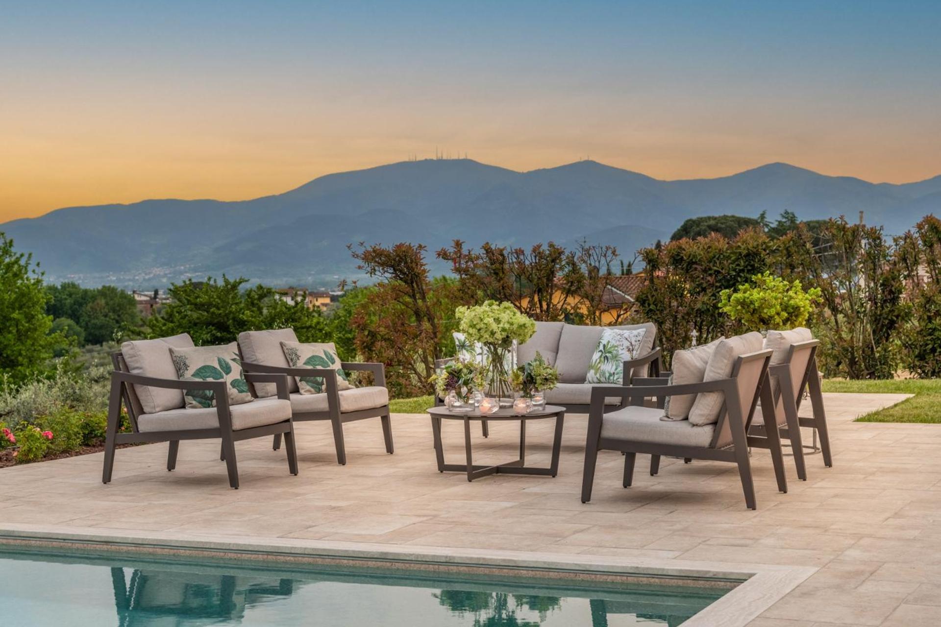 Villa Sunkiss: Luxury Farmhouse with Tuscan Flair view 5