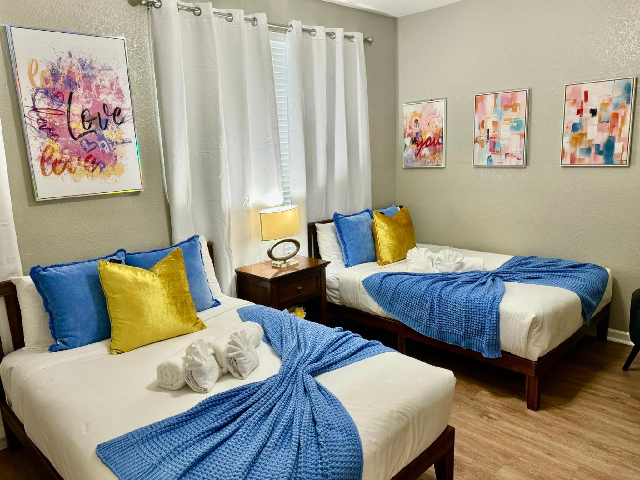 P42 New Townhouse at Vista Cay Walking distance to CCCO