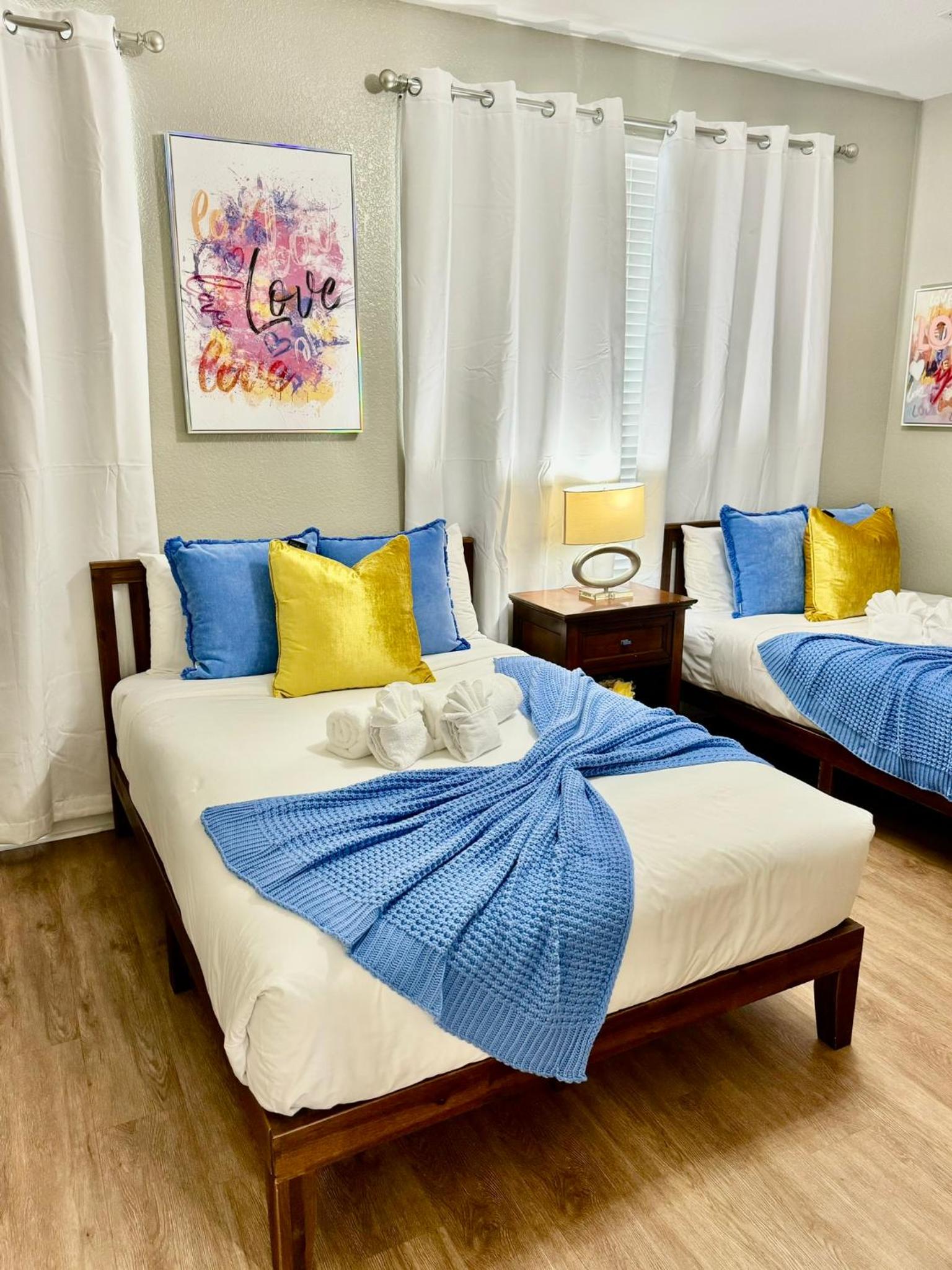 P42 New Townhouse at Vista Cay Walking distance to CCCO