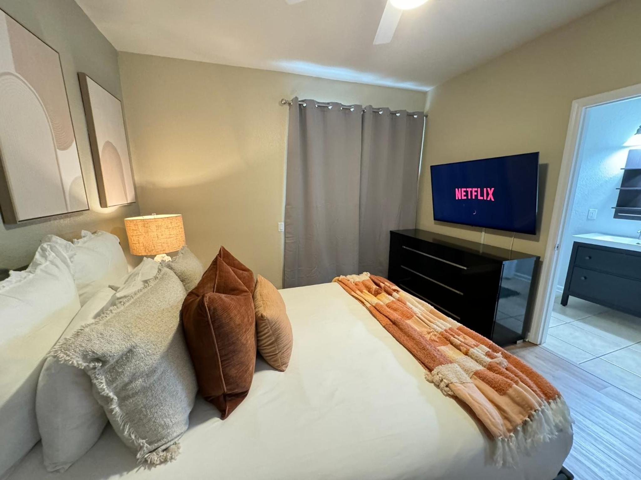 P42 New Townhouse at Vista Cay Walking distance to CCCO