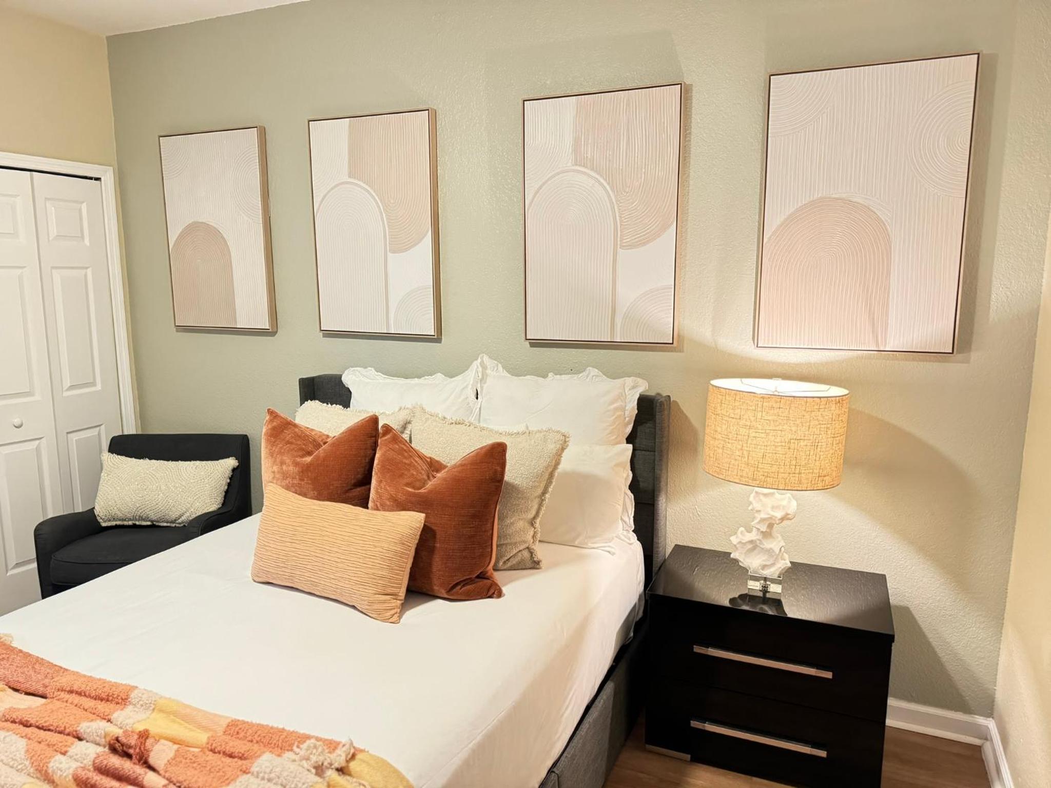 P42 New Townhouse at Vista Cay Walking distance to CCCO