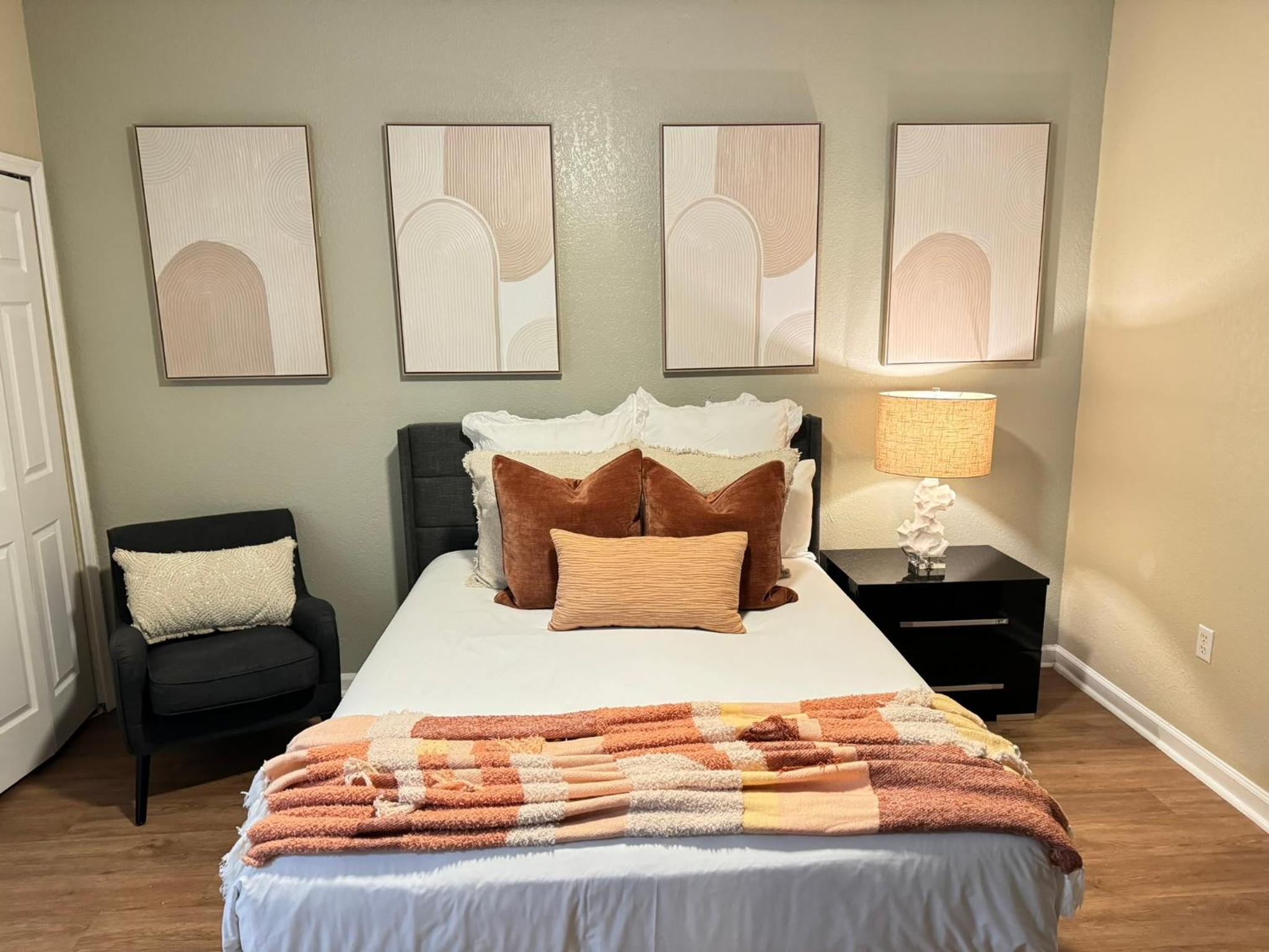 P42 New Townhouse at Vista Cay Walking distance to CCCO