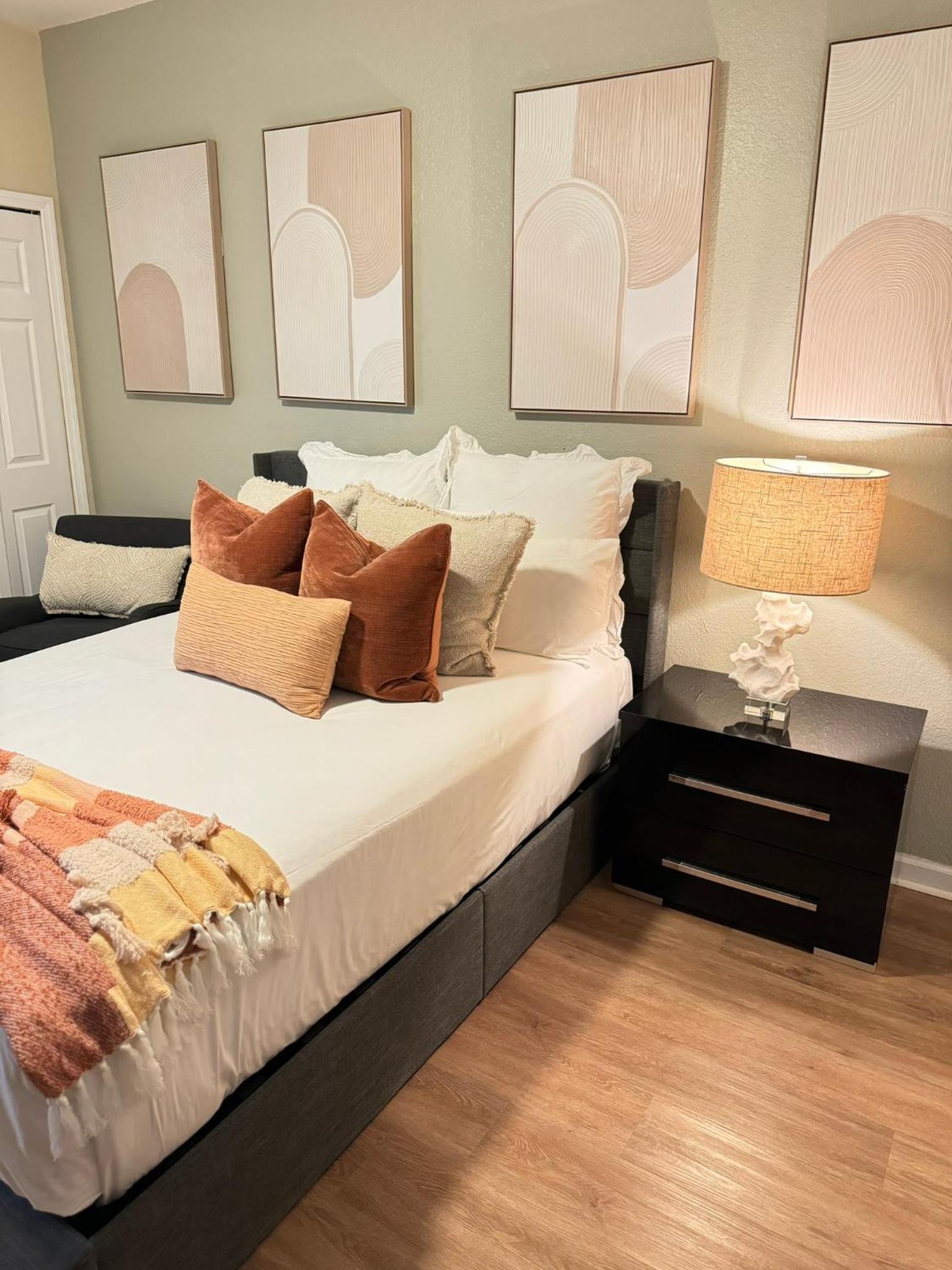 P42 New Townhouse at Vista Cay Walking distance to CCCO