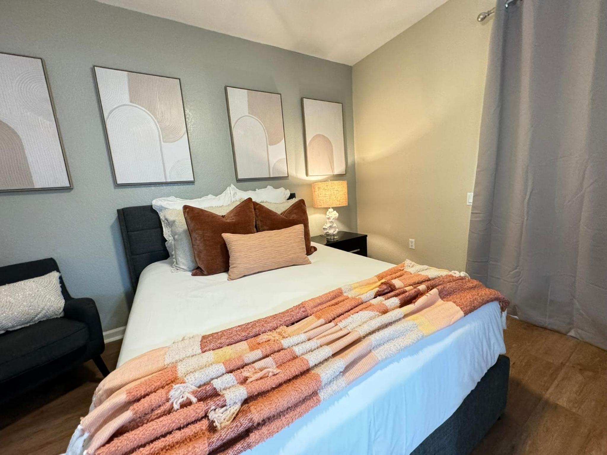 P42 New Townhouse at Vista Cay Walking distance to CCCO
