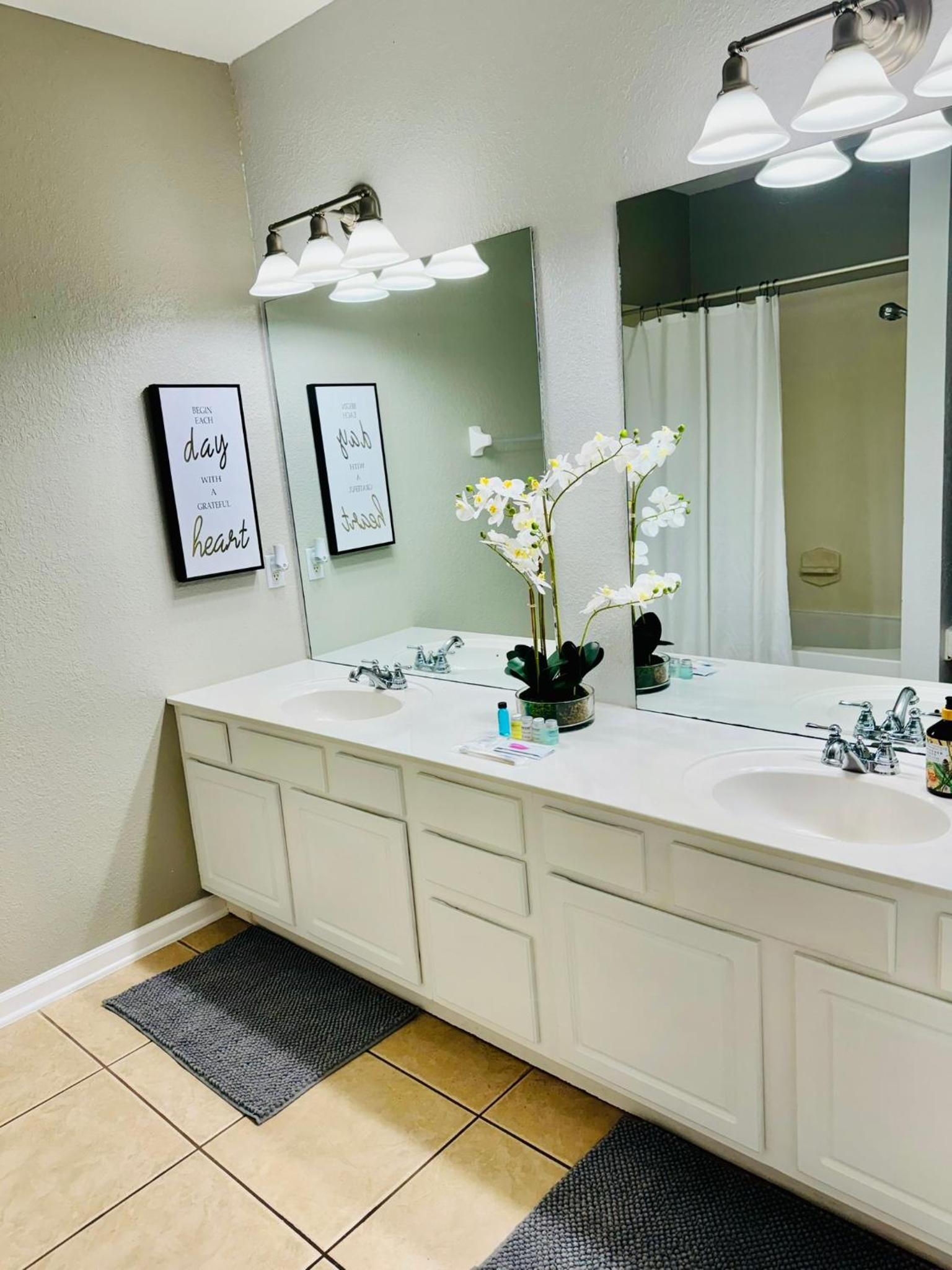 P42 New Townhouse at Vista Cay Walking distance to CCCO