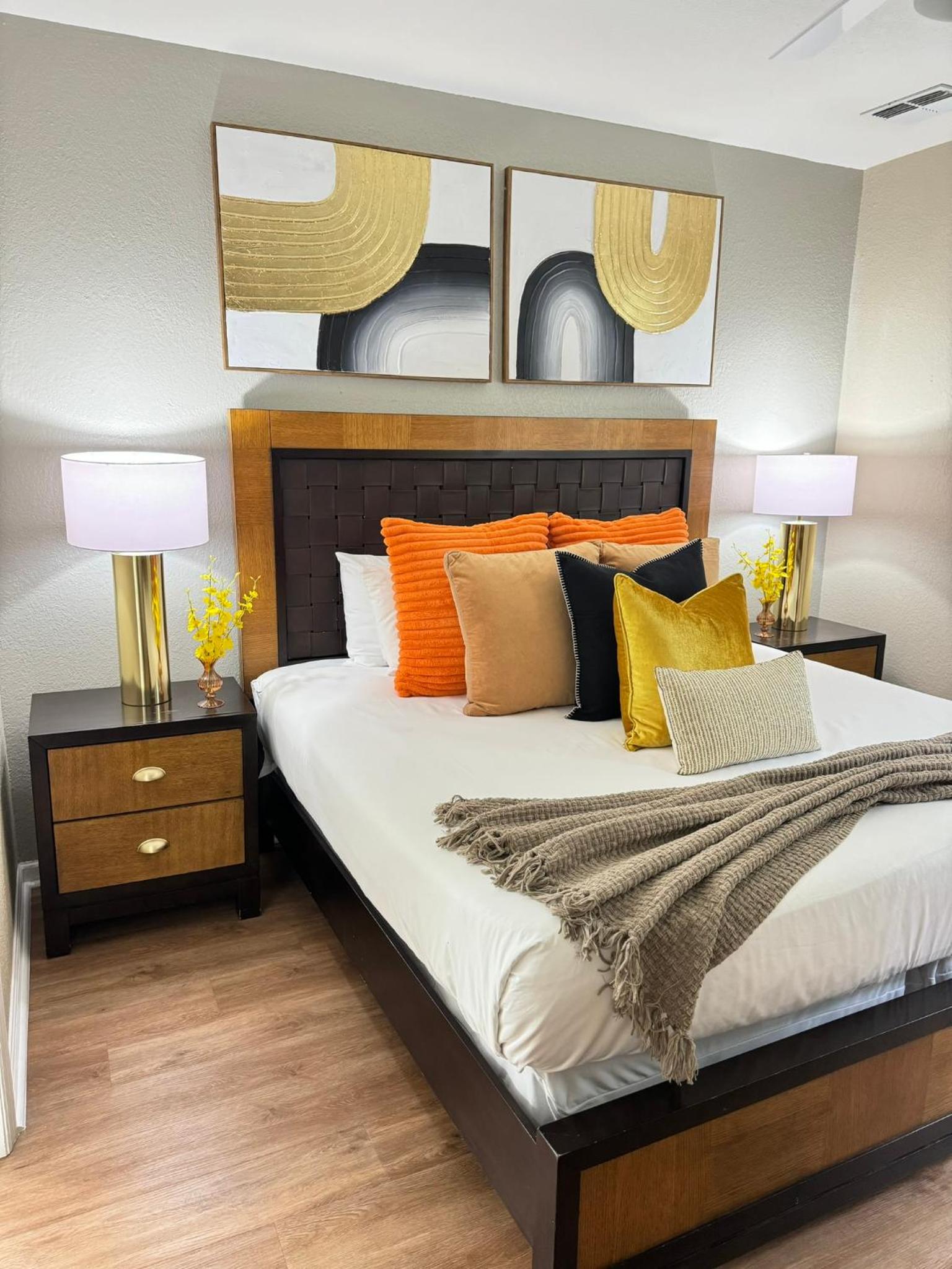 P42 New Townhouse at Vista Cay Walking distance to CCCO