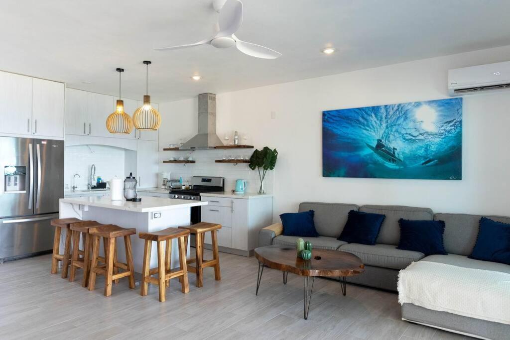 Luxurious Beachfront Condo at Kite Beach 1BR 1BA view 4