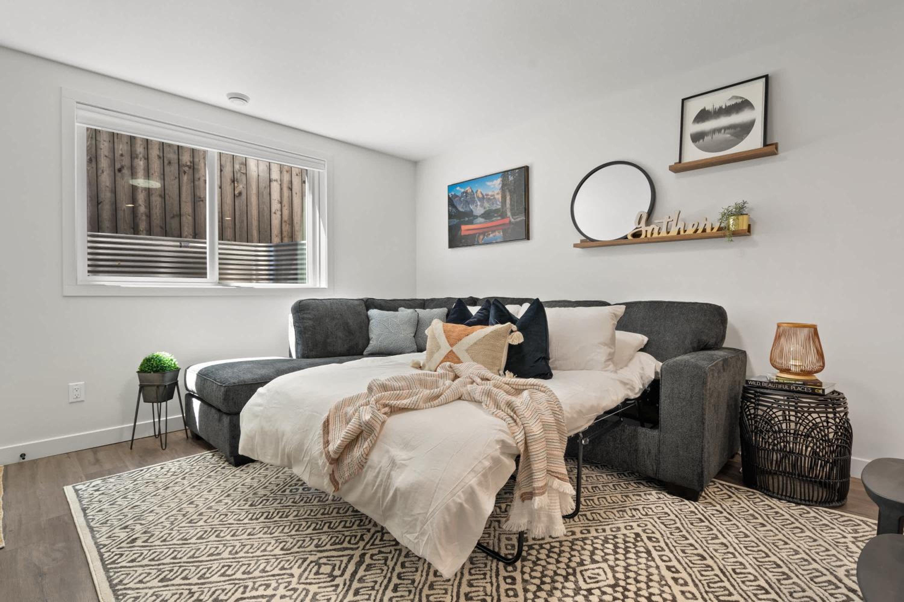 Livingston Way I Sleep 6 I Netflix I Kitchen I TV