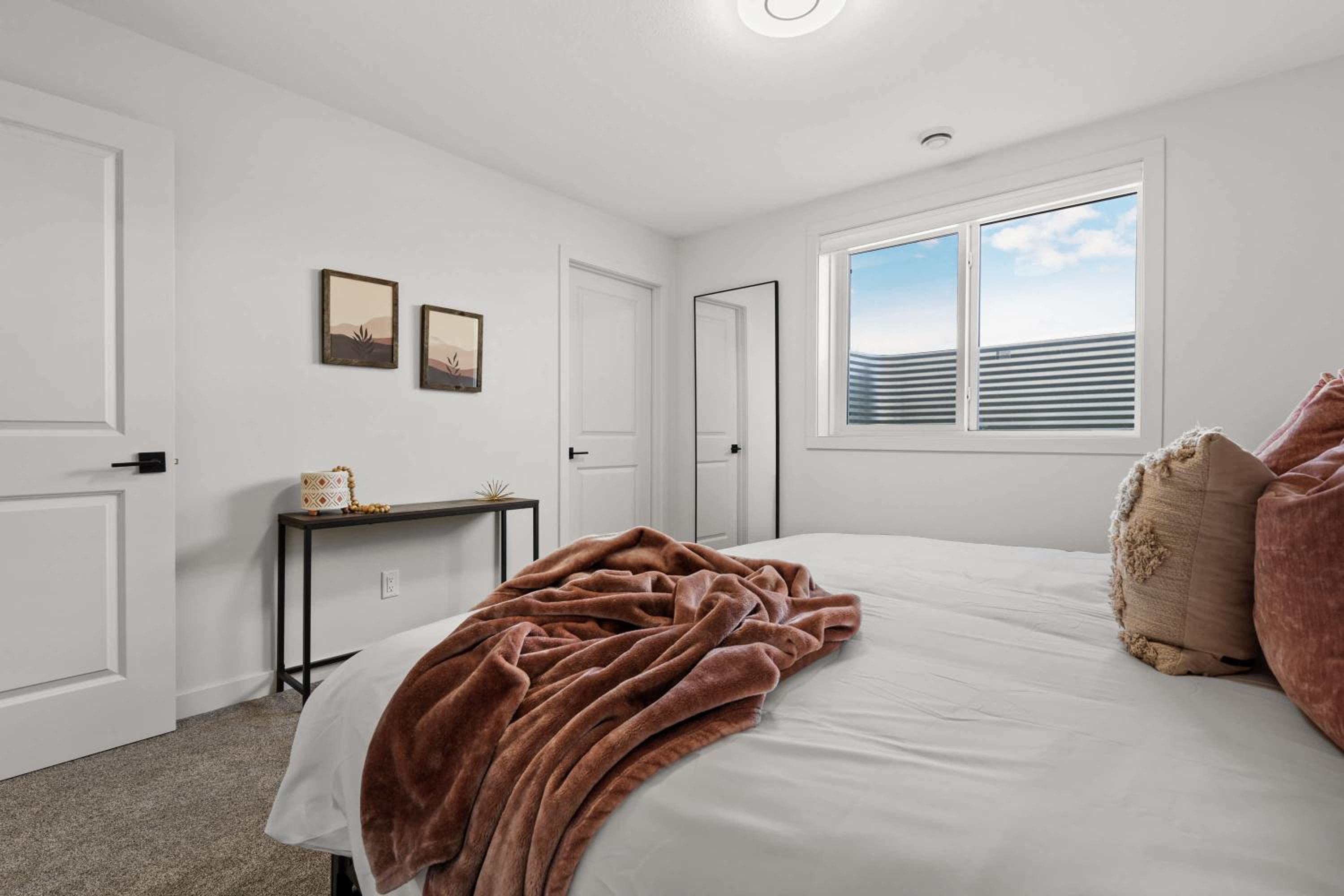 Livingston Way I Sleep 6 I Netflix I Kitchen I TV