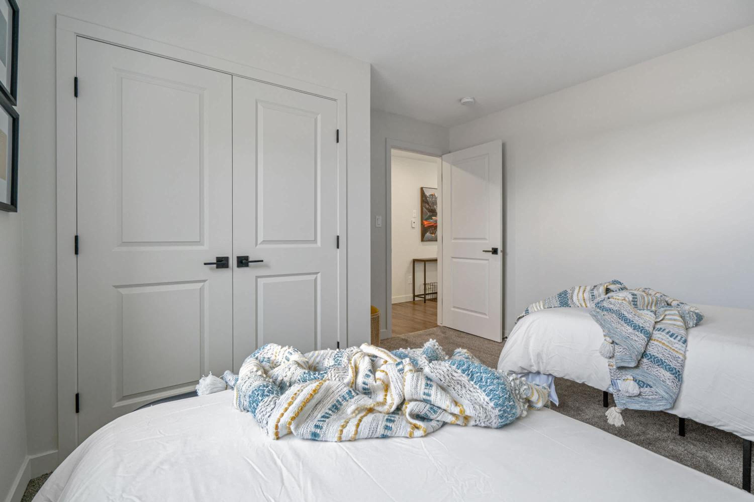 Livingston Way I Sleep 6 I Netflix I Kitchen I TV