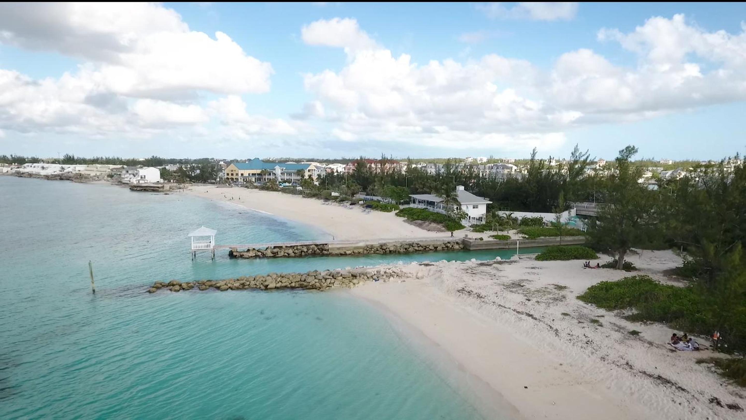 Photo 25 sur 58 de Sandyport Beach Resort