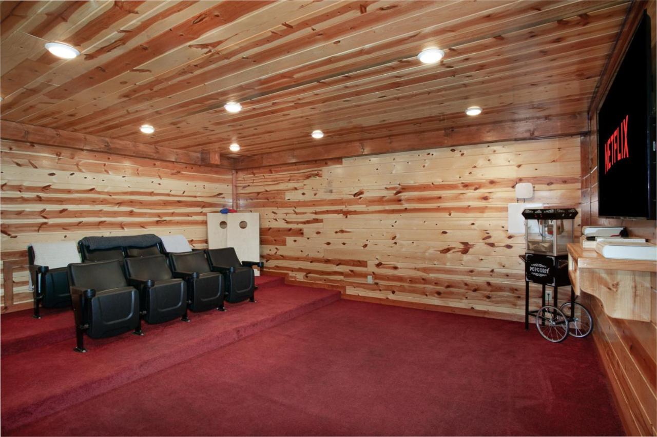 Summit Ridge w/ Pool, Hot Tub, Arcade & Theater! view 4