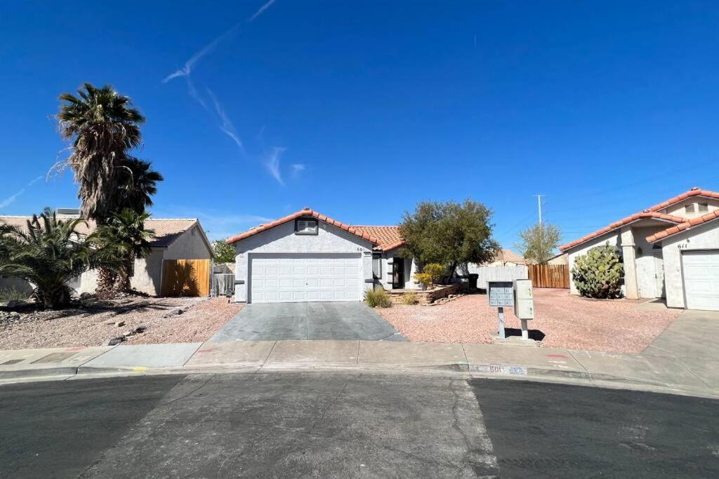 HENDERSON HOME With GREAT AMENITIES view 3