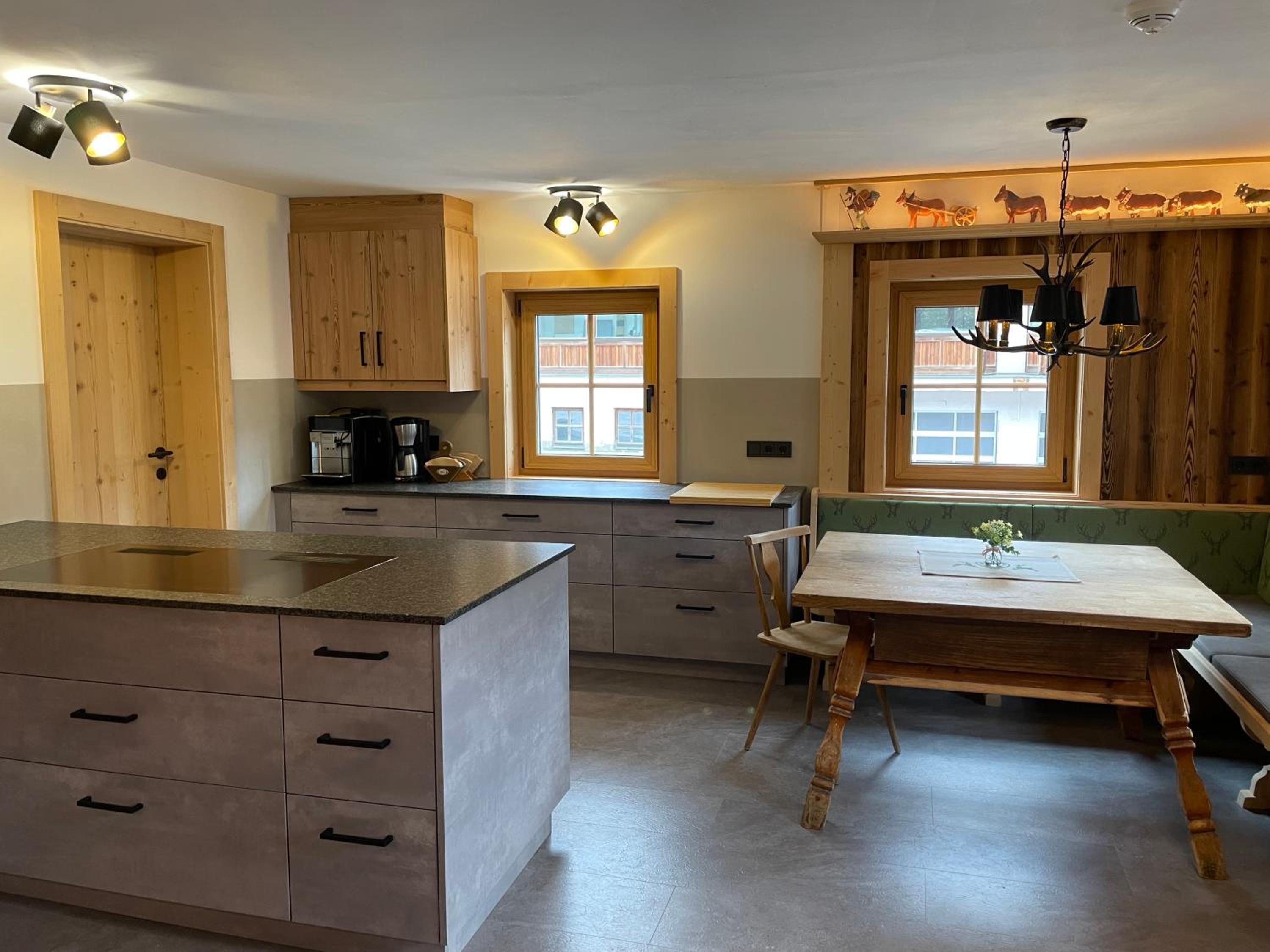 SÖLLHOF Ferienhaus mit 11 Schlafzimmern I großer Gemeinschaftsraum I Skibushaltestelle I 10 Min zum Skigebiet
