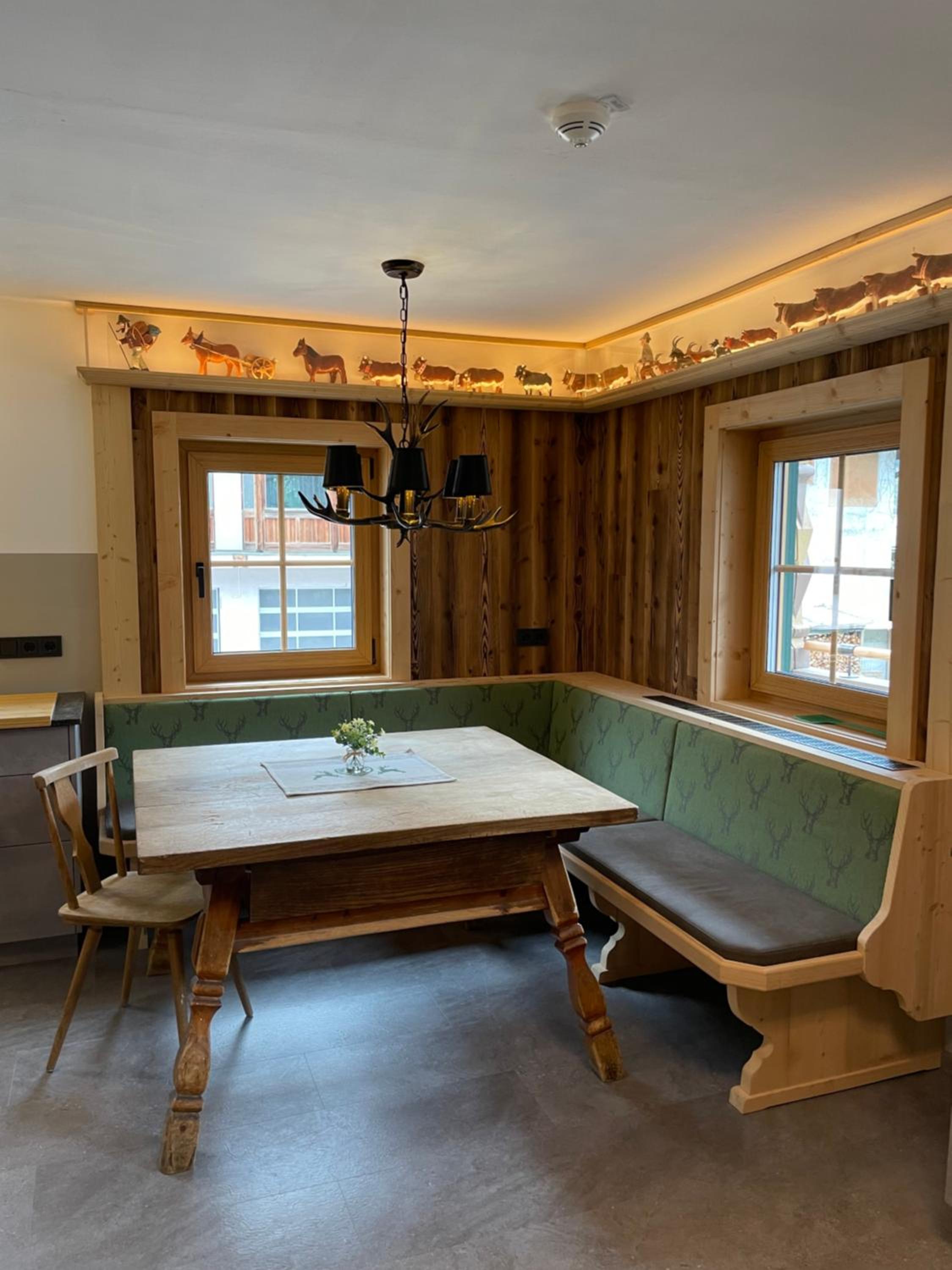 SÖLLHOF Ferienhaus mit 11 Schlafzimmern I großer Gemeinschaftsraum I Skibushaltestelle I 10 Min zum Skigebiet