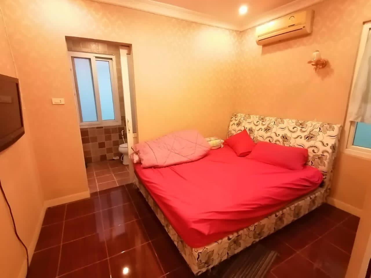 Gold house apartment 2 view 5