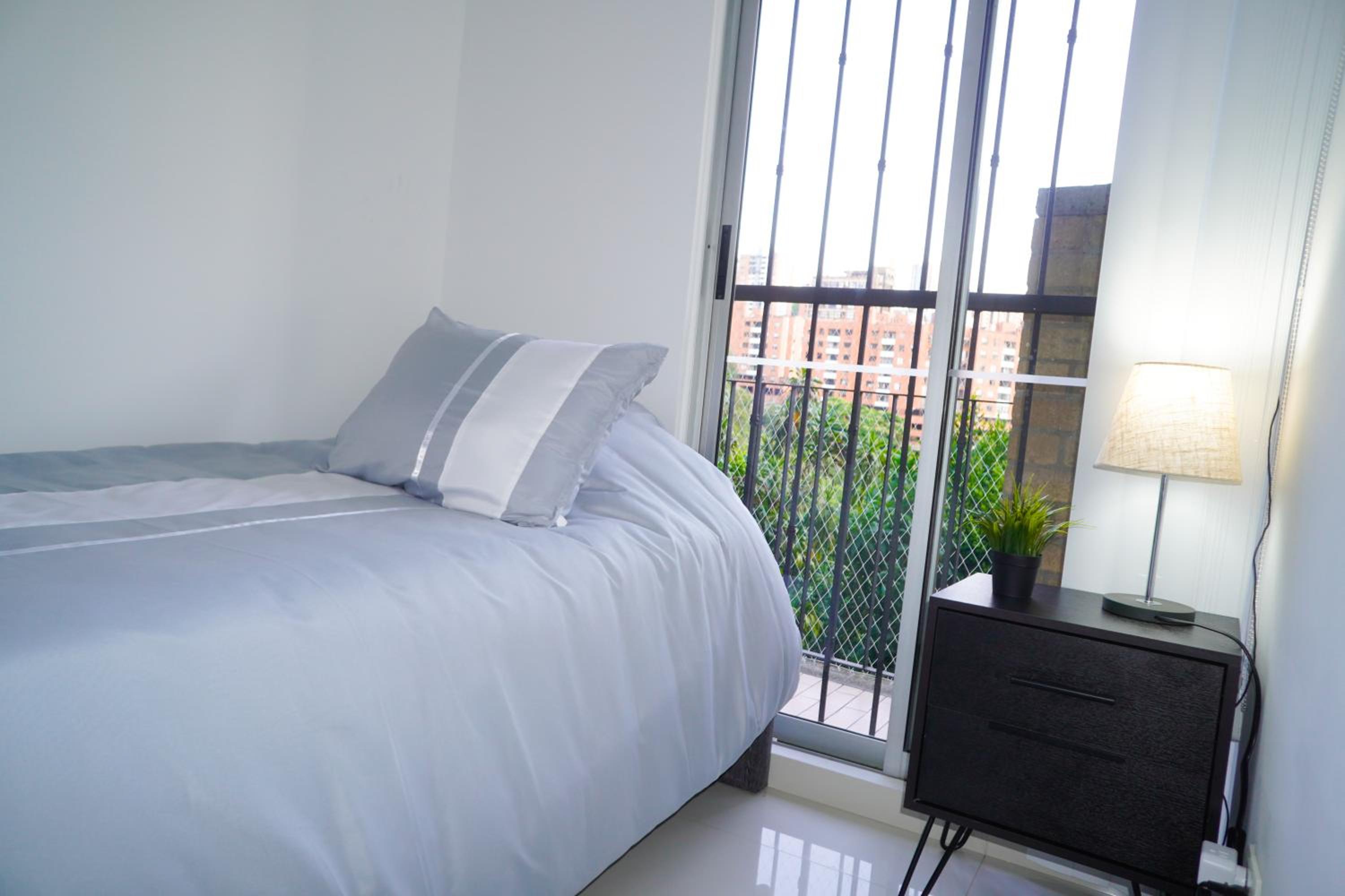 2BR Bright & Cozy - Nature Views & Sounds