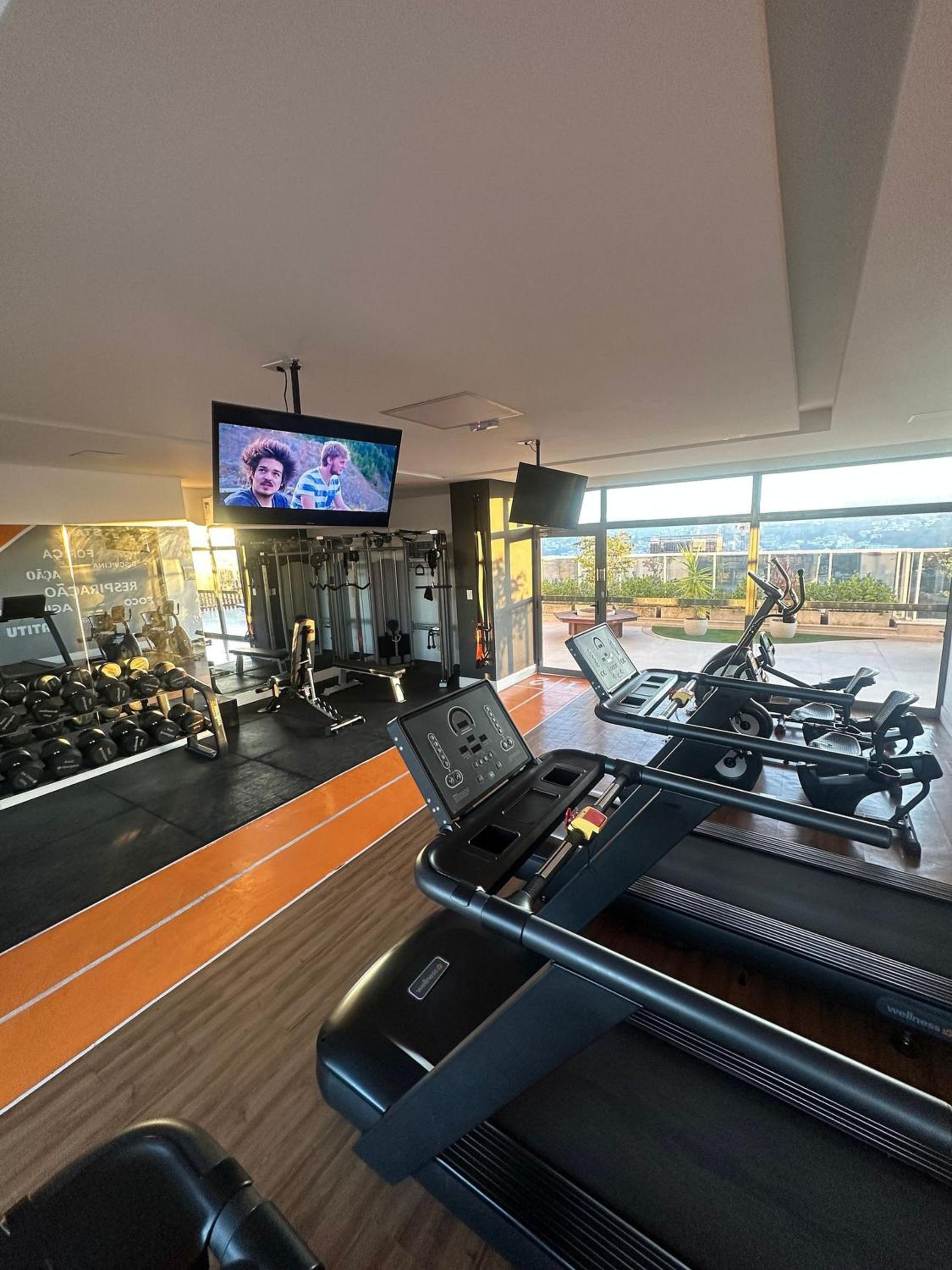 Studio Pink com ar, varanda, academia e piscina