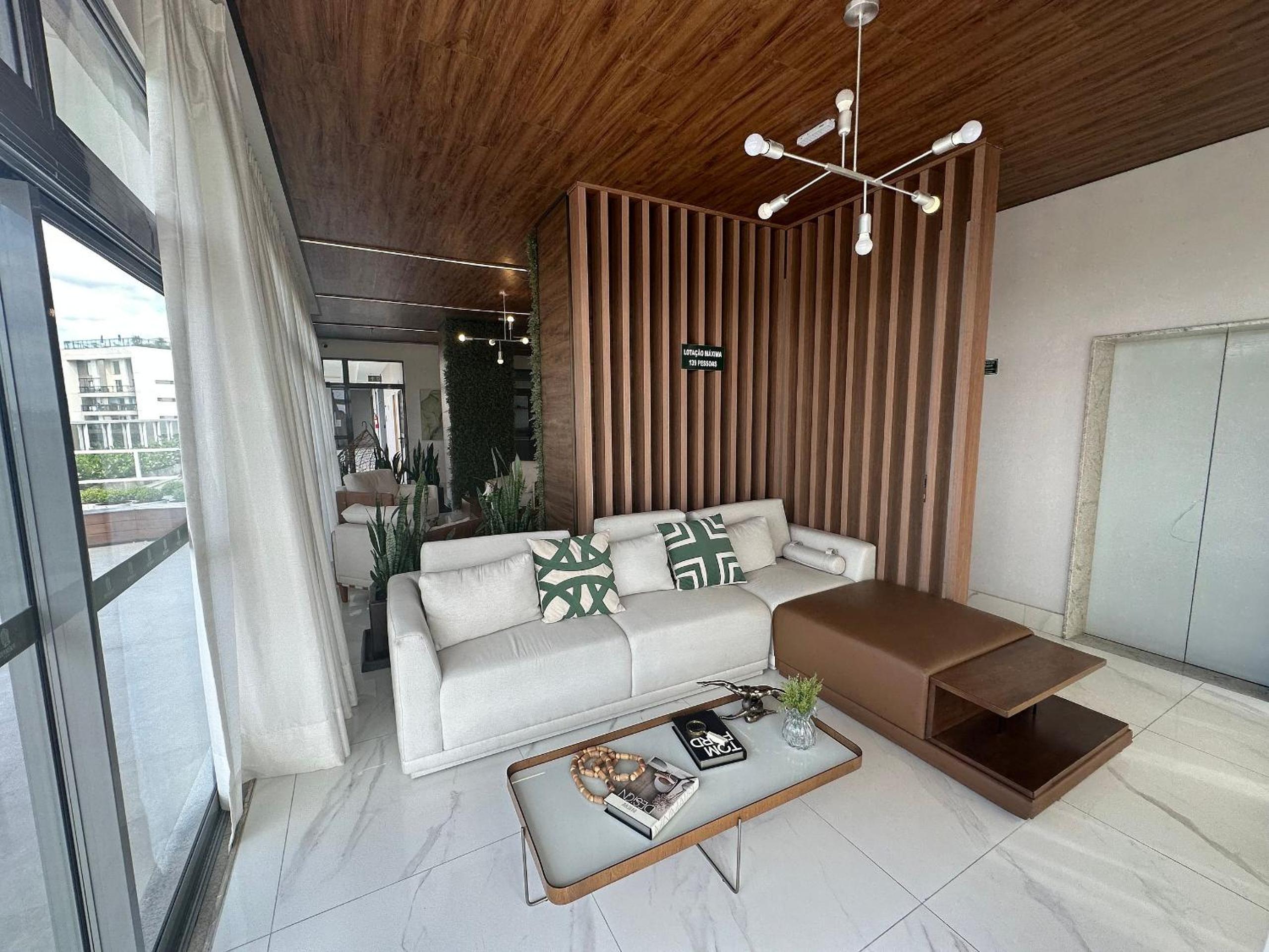 Studio Pink com ar, varanda, academia e piscina