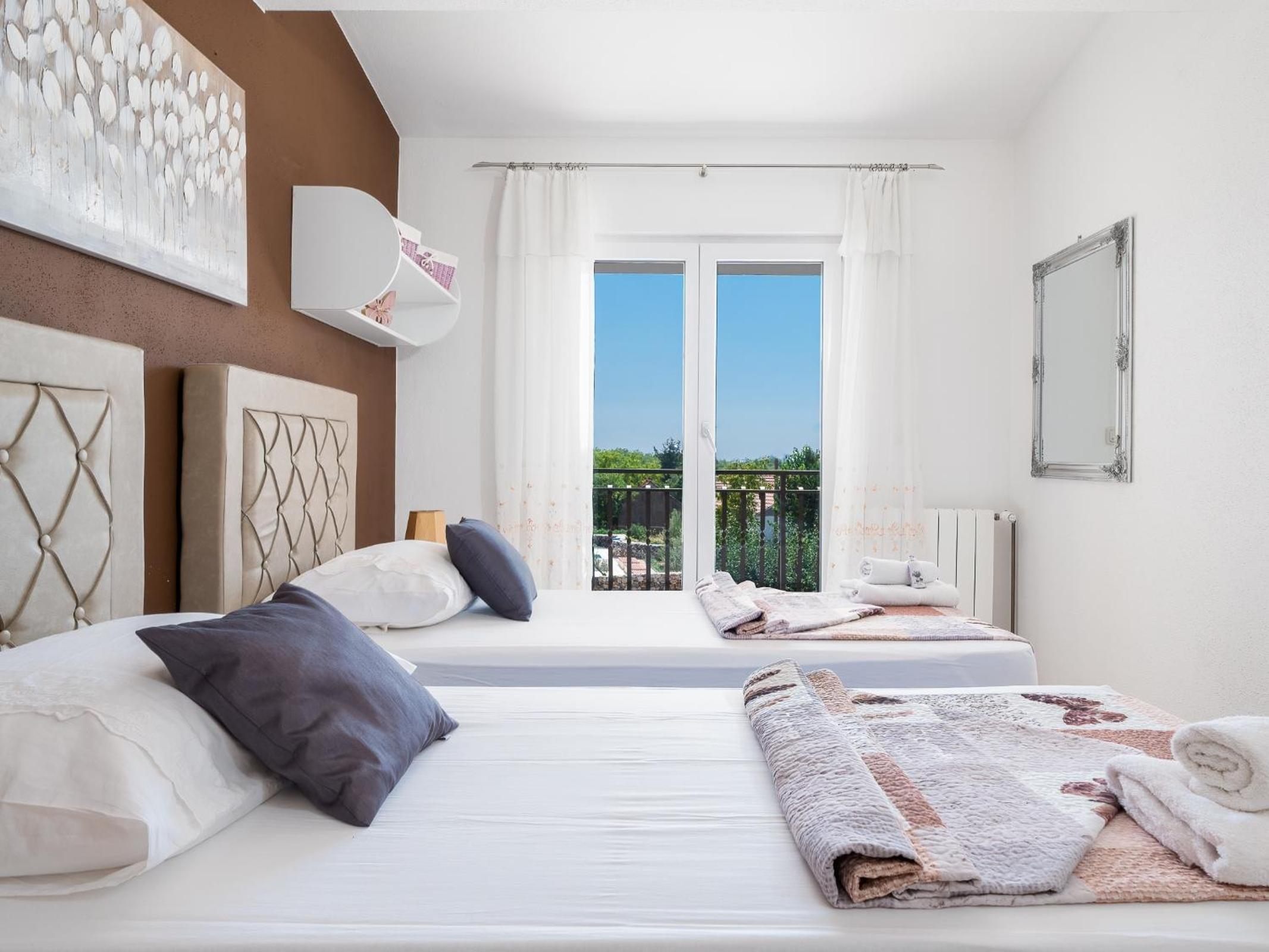 Modern XXL Villa view 4