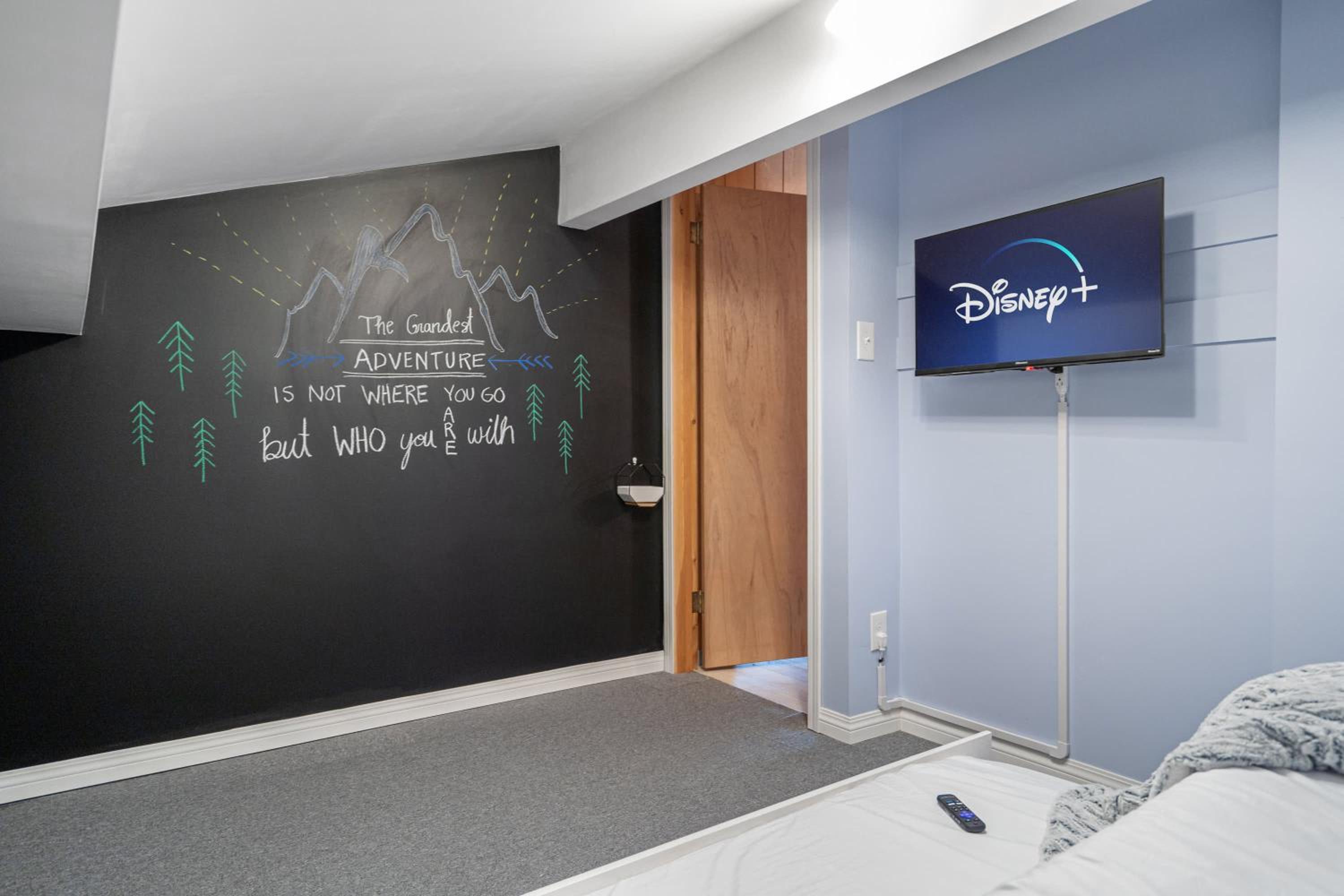 The Matterhorn I HotTub I Ping Pong I Chalk Wall