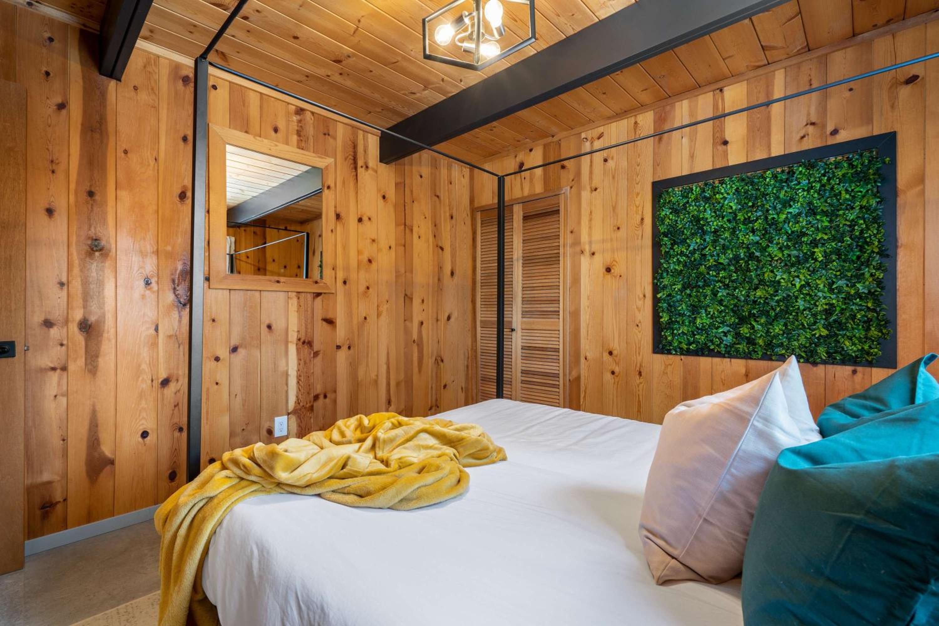The Matterhorn I HotTub I Ping Pong I Chalk Wall