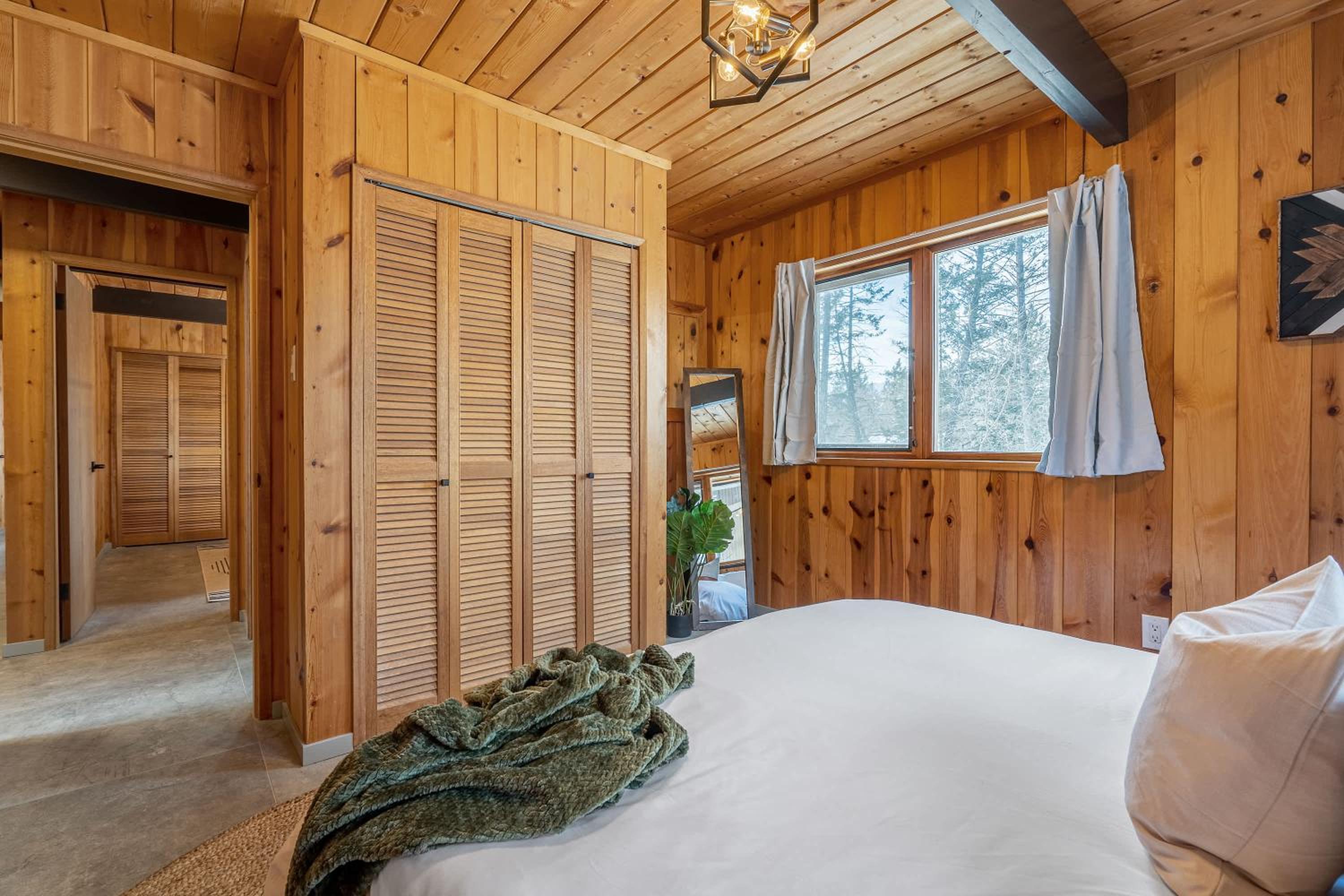 The Matterhorn I HotTub I Ping Pong I Chalk Wall