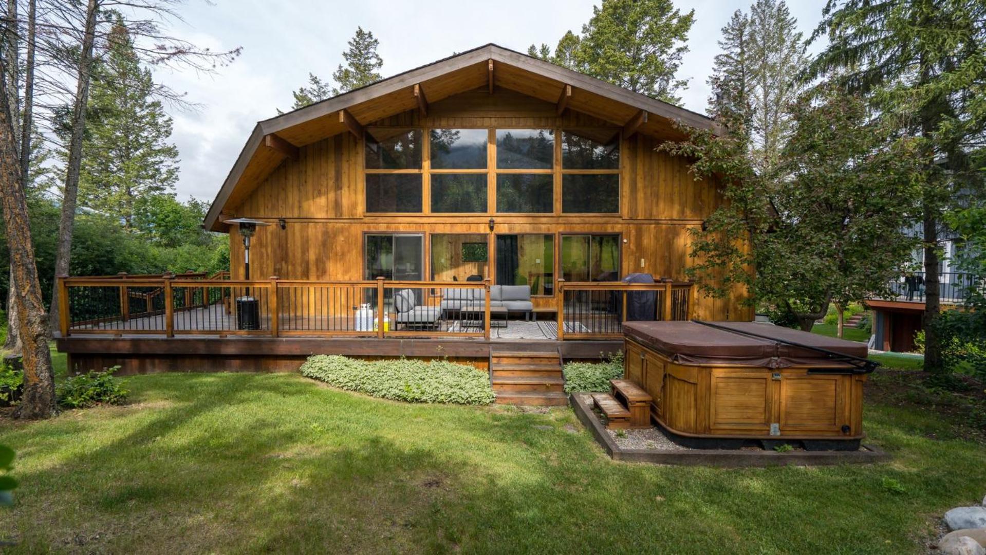 The Matterhorn I HotTub I Ping Pong I Chalk Wall