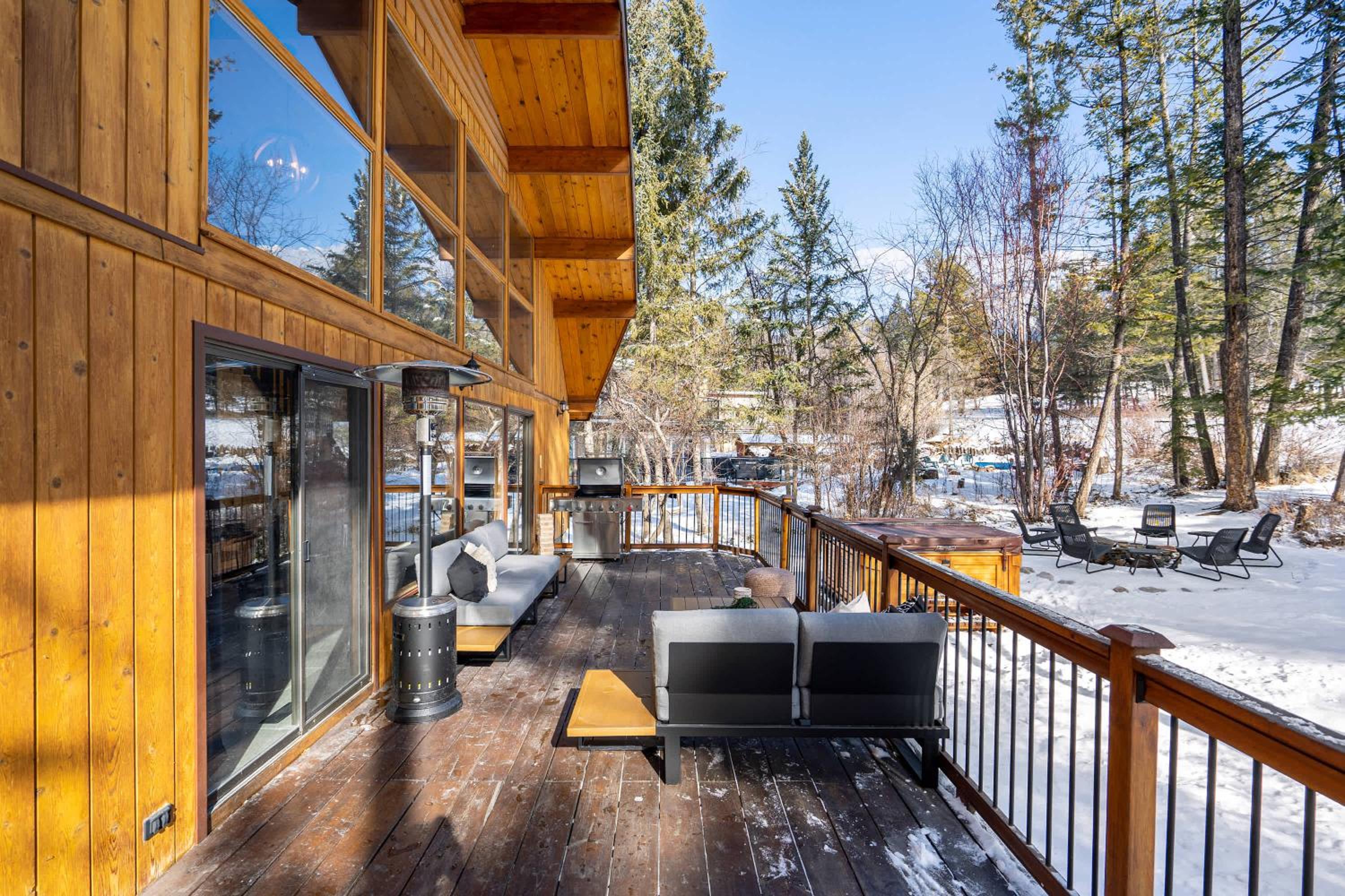 The Matterhorn I HotTub I Ping Pong I Chalk Wall