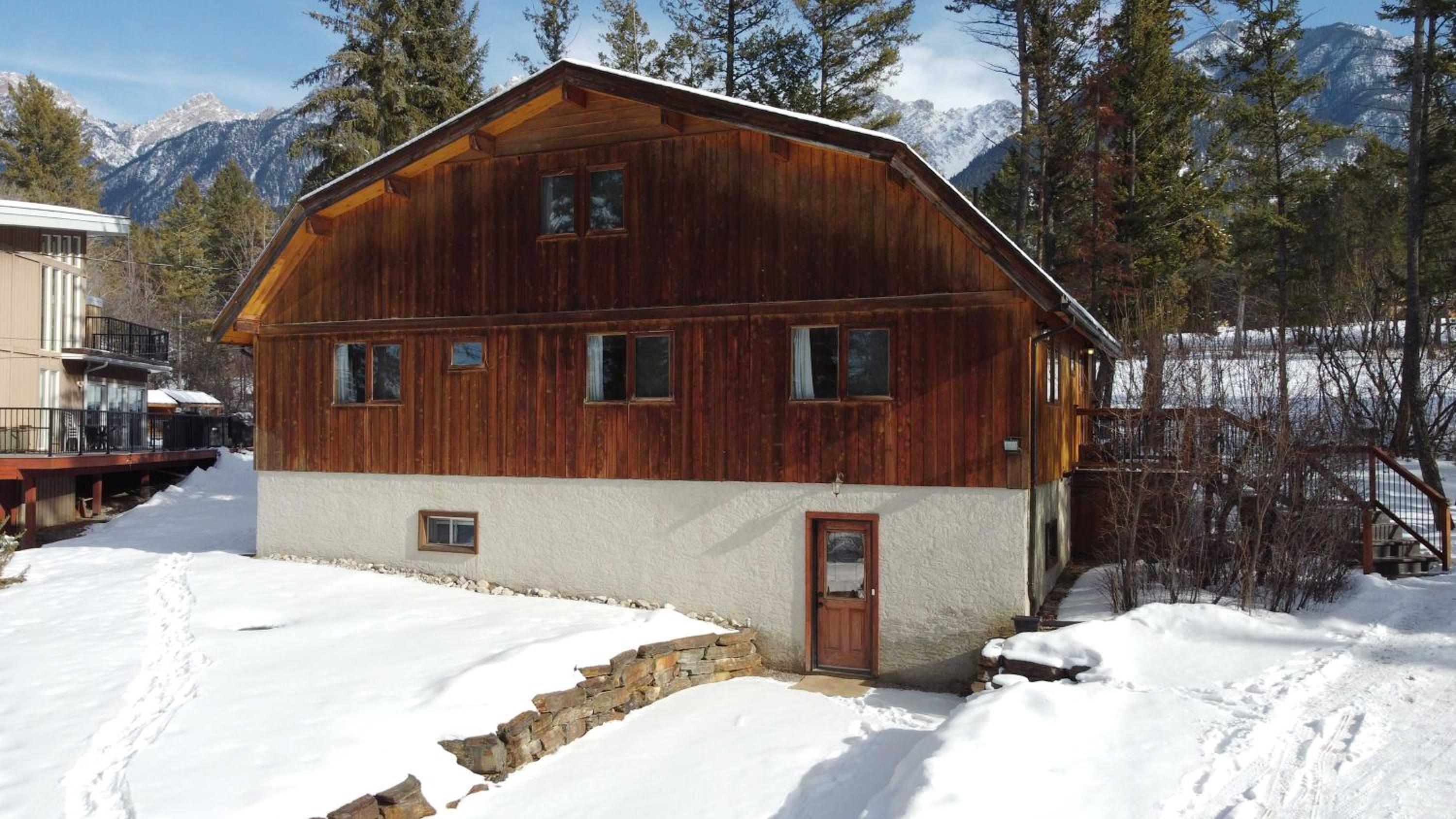 The Matterhorn I HotTub I Ping Pong I Chalk Wall