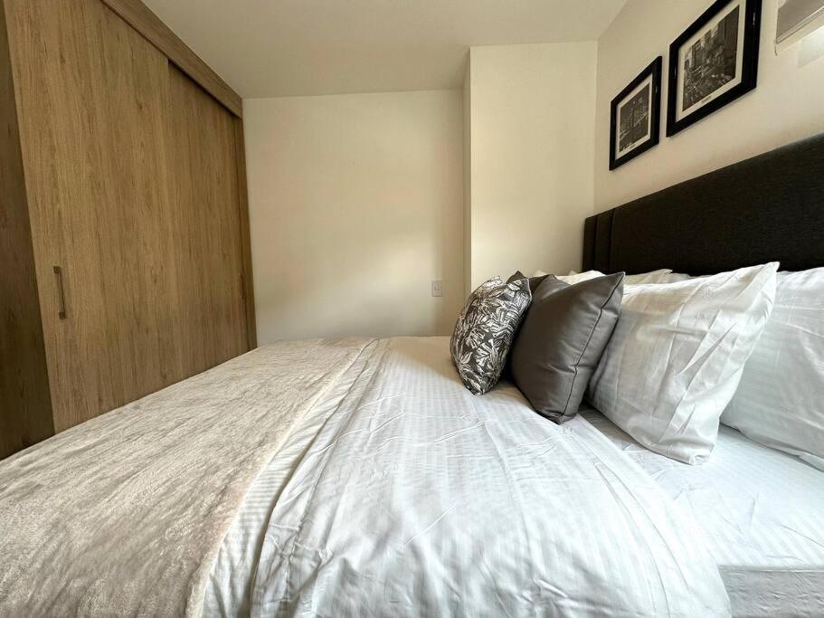 Gorgeous, Modern, and Air-Conditioned Included