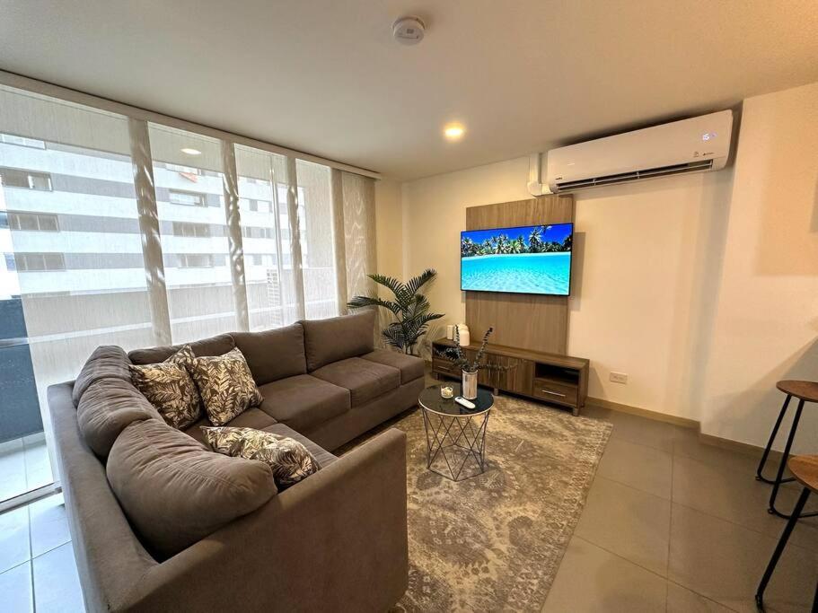 Gorgeous, Modern, and Air-Conditioned Included