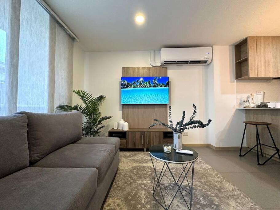 Gorgeous, Modern, and Air-Conditioned Included