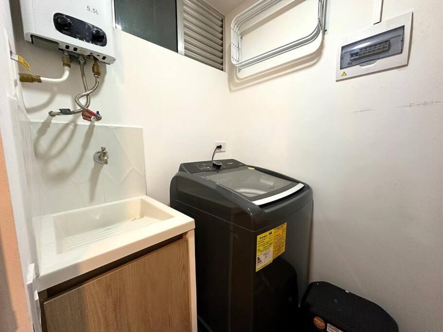 Gorgeous, Modern, and Air-Conditioned Included