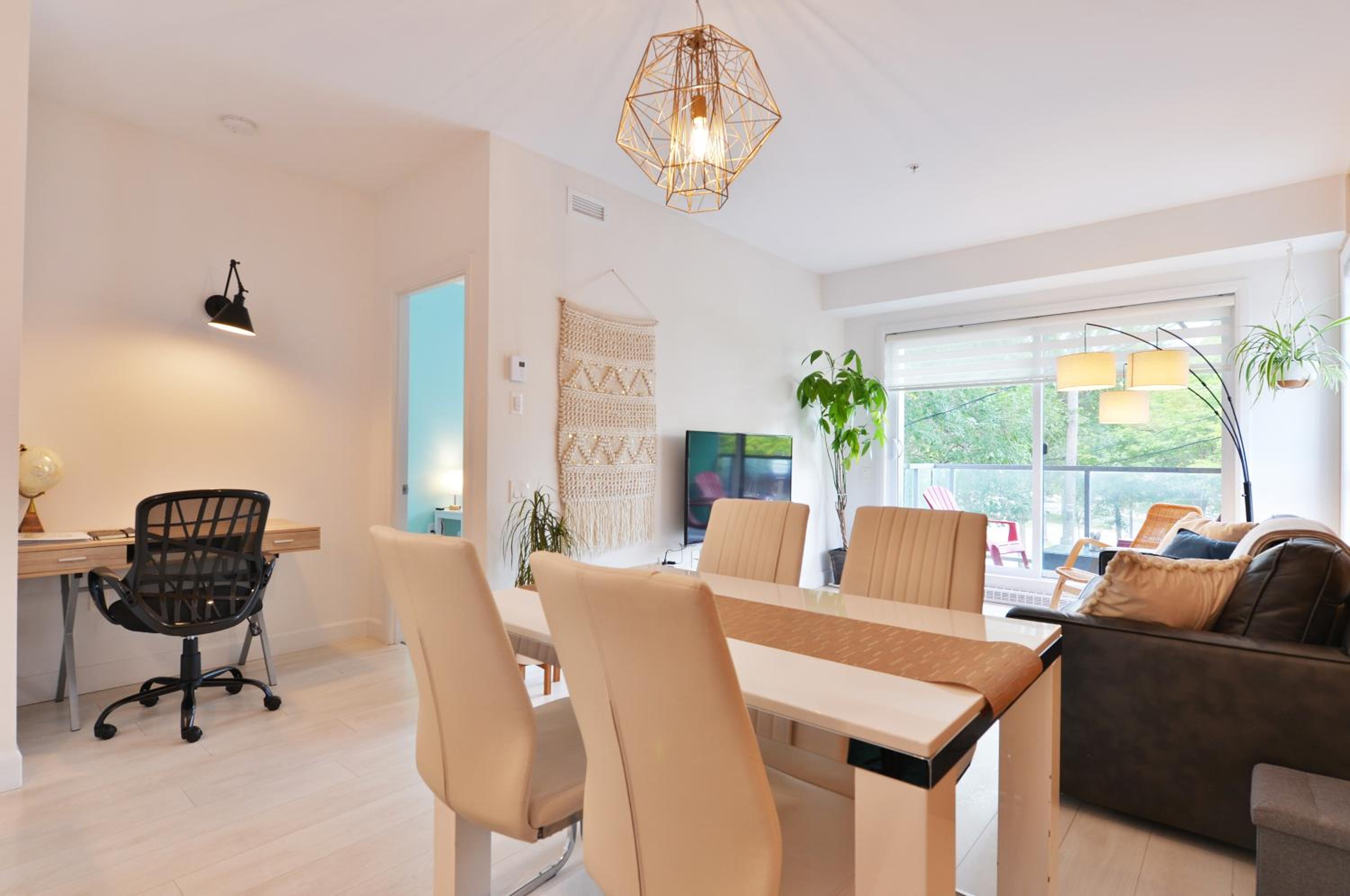 La vie est belle: FREE PARKING, GYM, ROOFTOP TERRACE